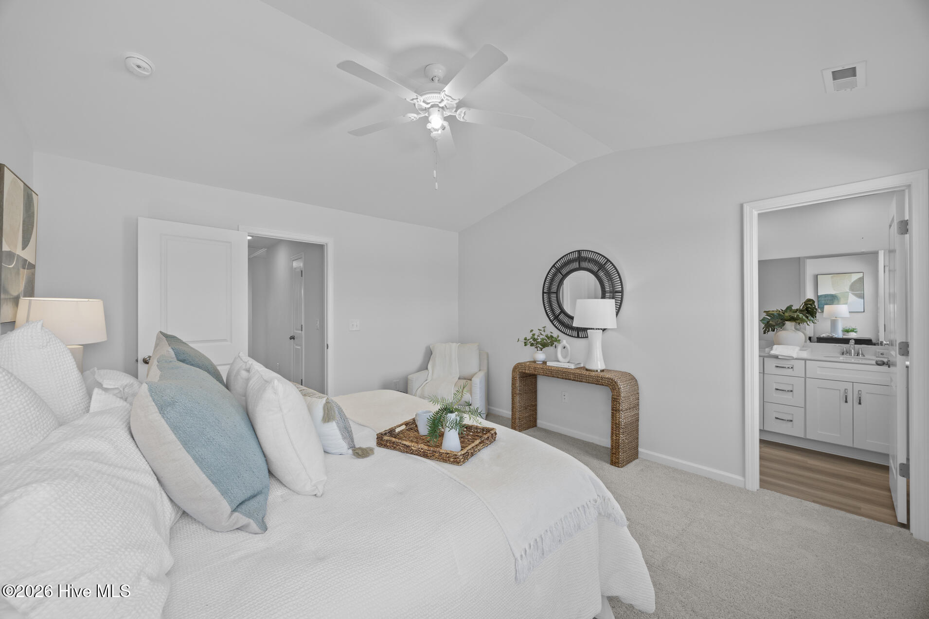 100564824 | Photo 28