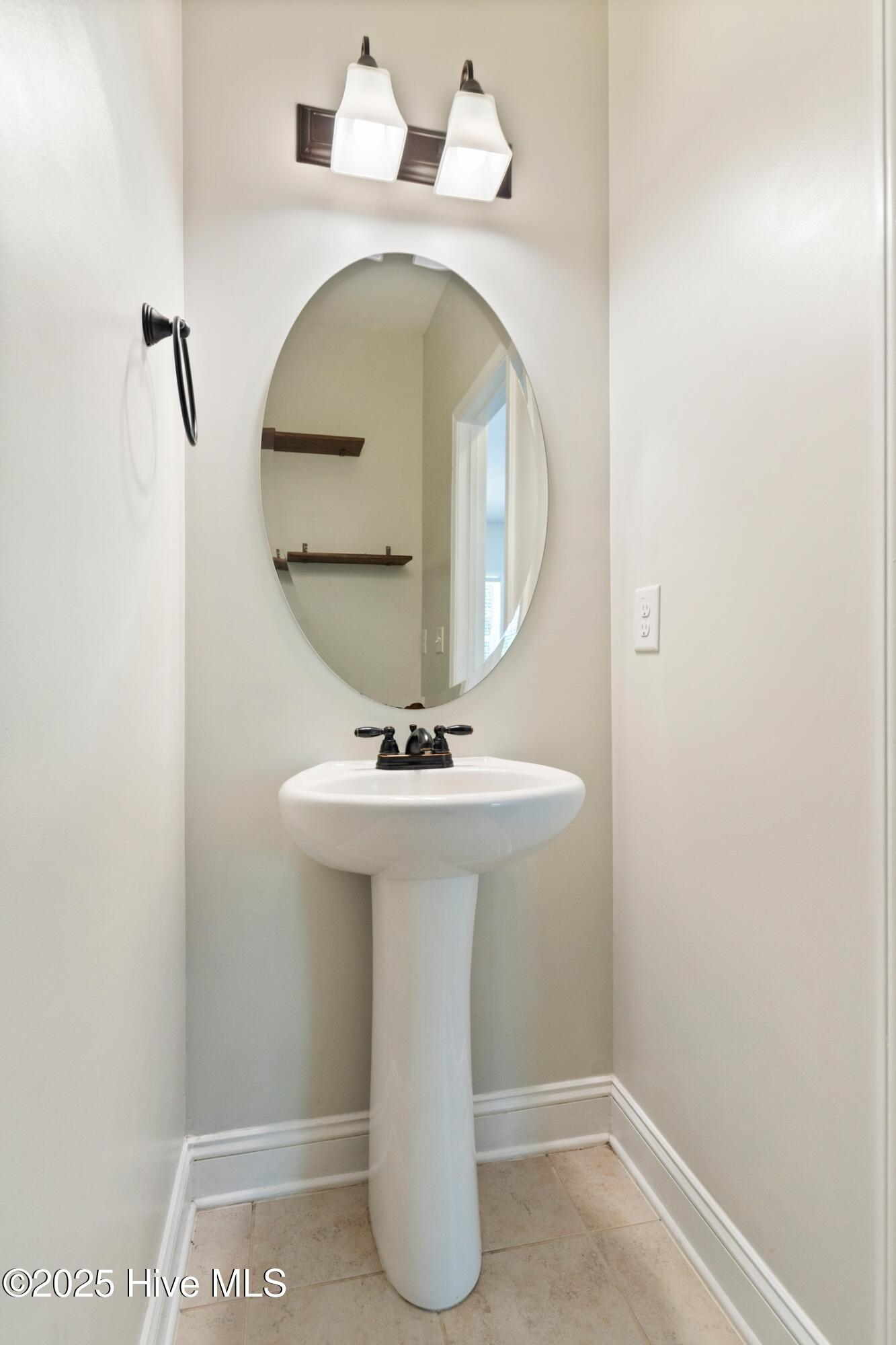 100506329 | Photo 11