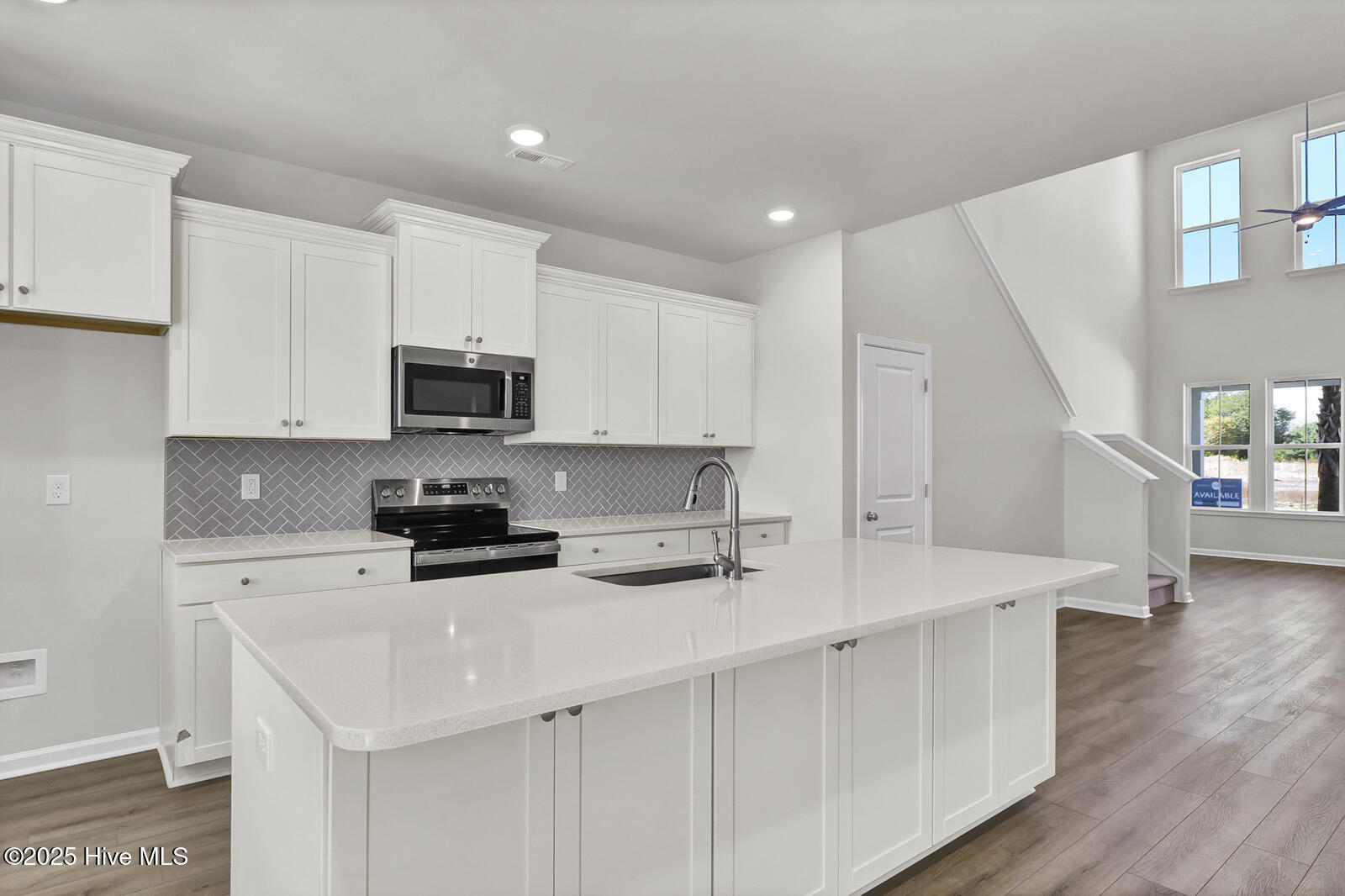 100526536 | Photo 10