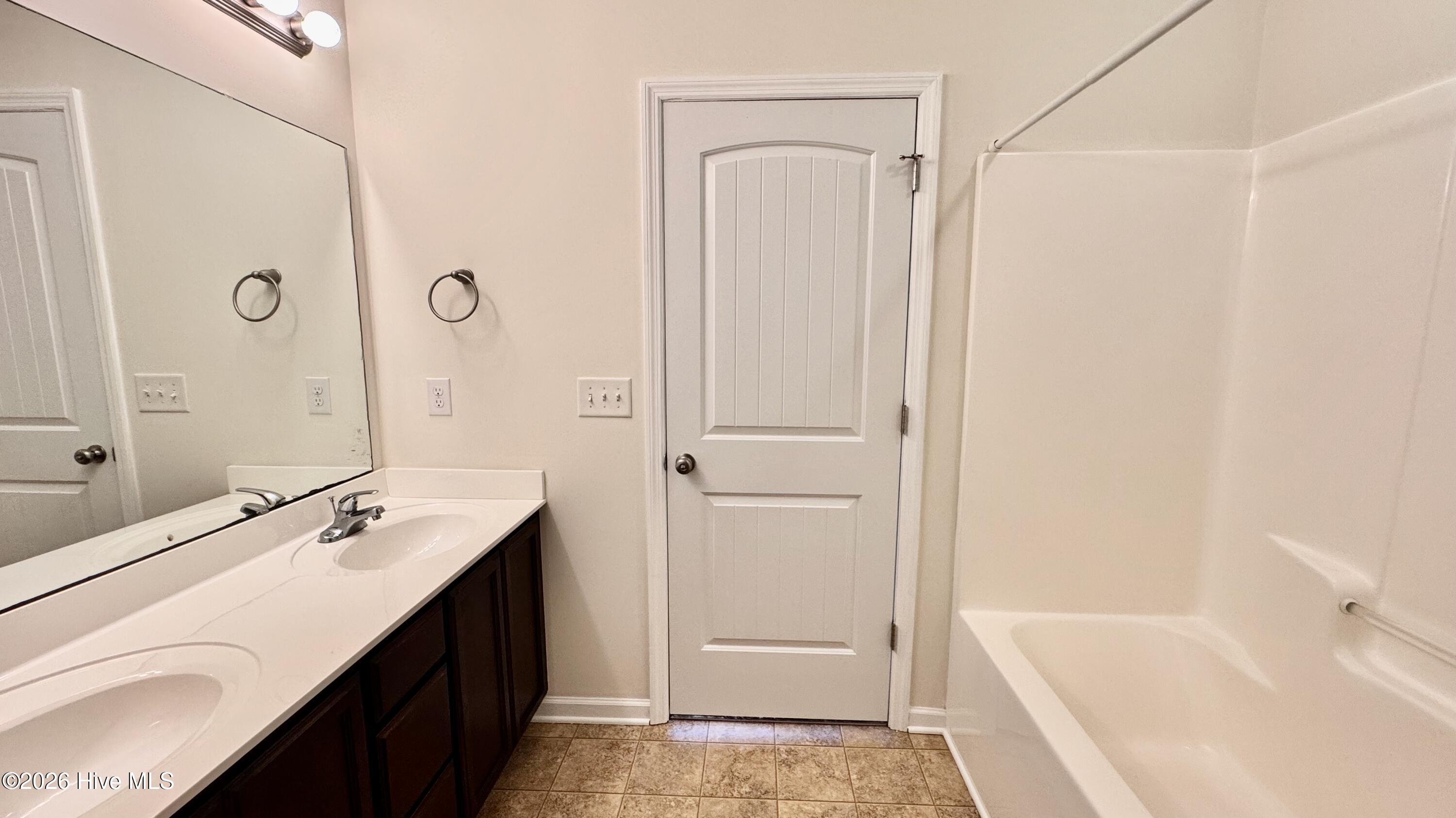 100561973 | Photo 18