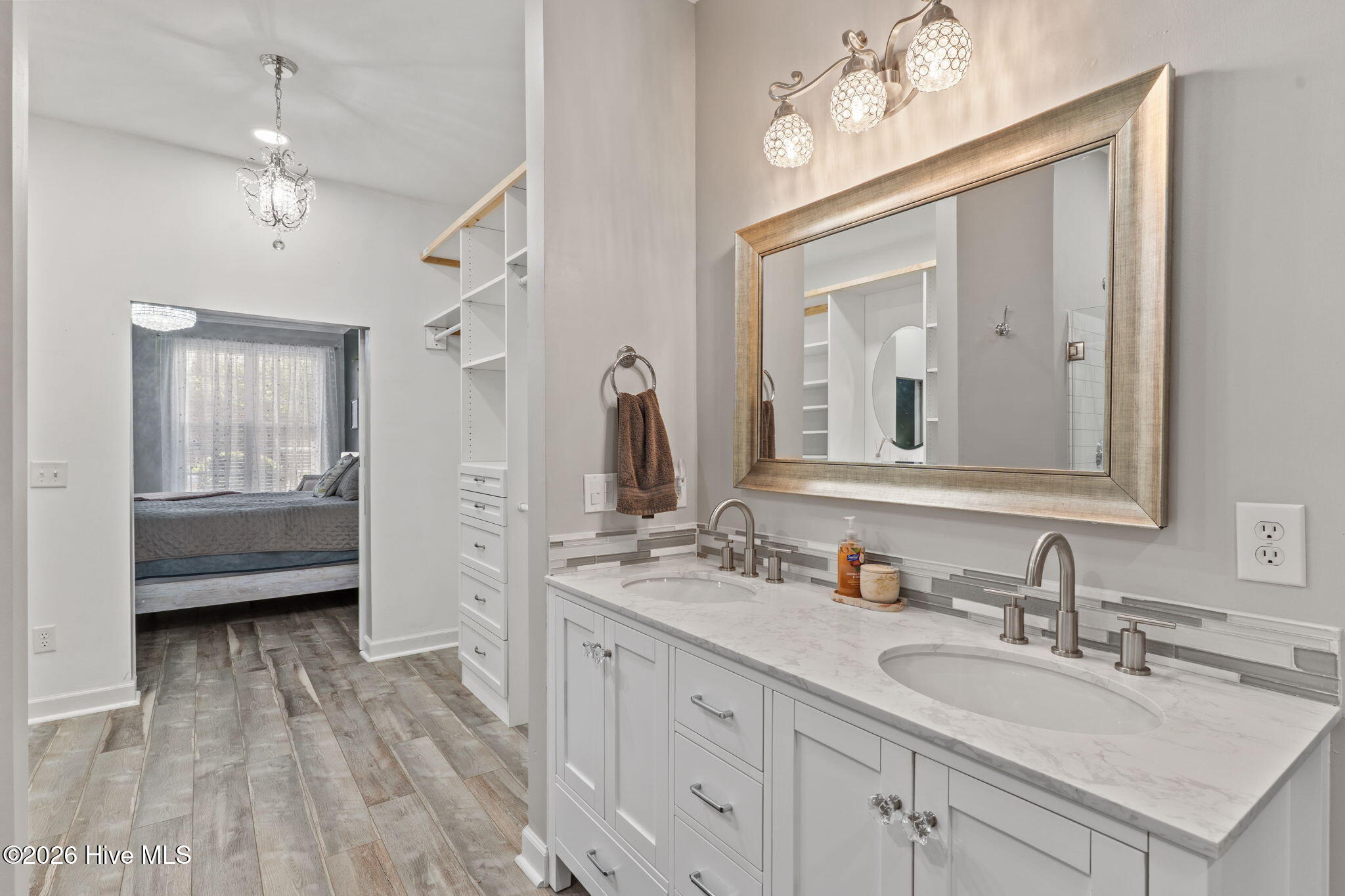 100562744 | Photo 35