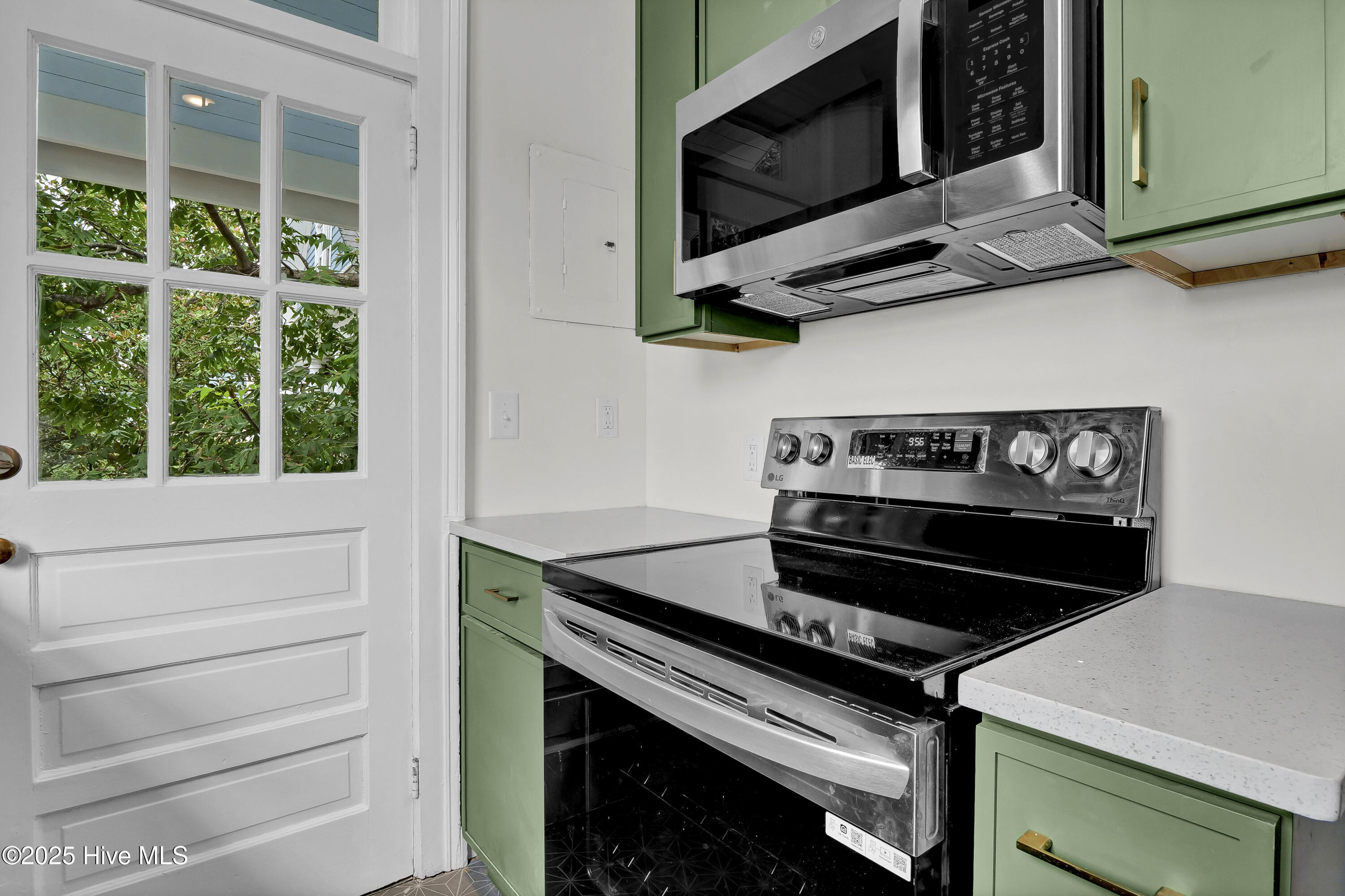 100529897 | Photo 15