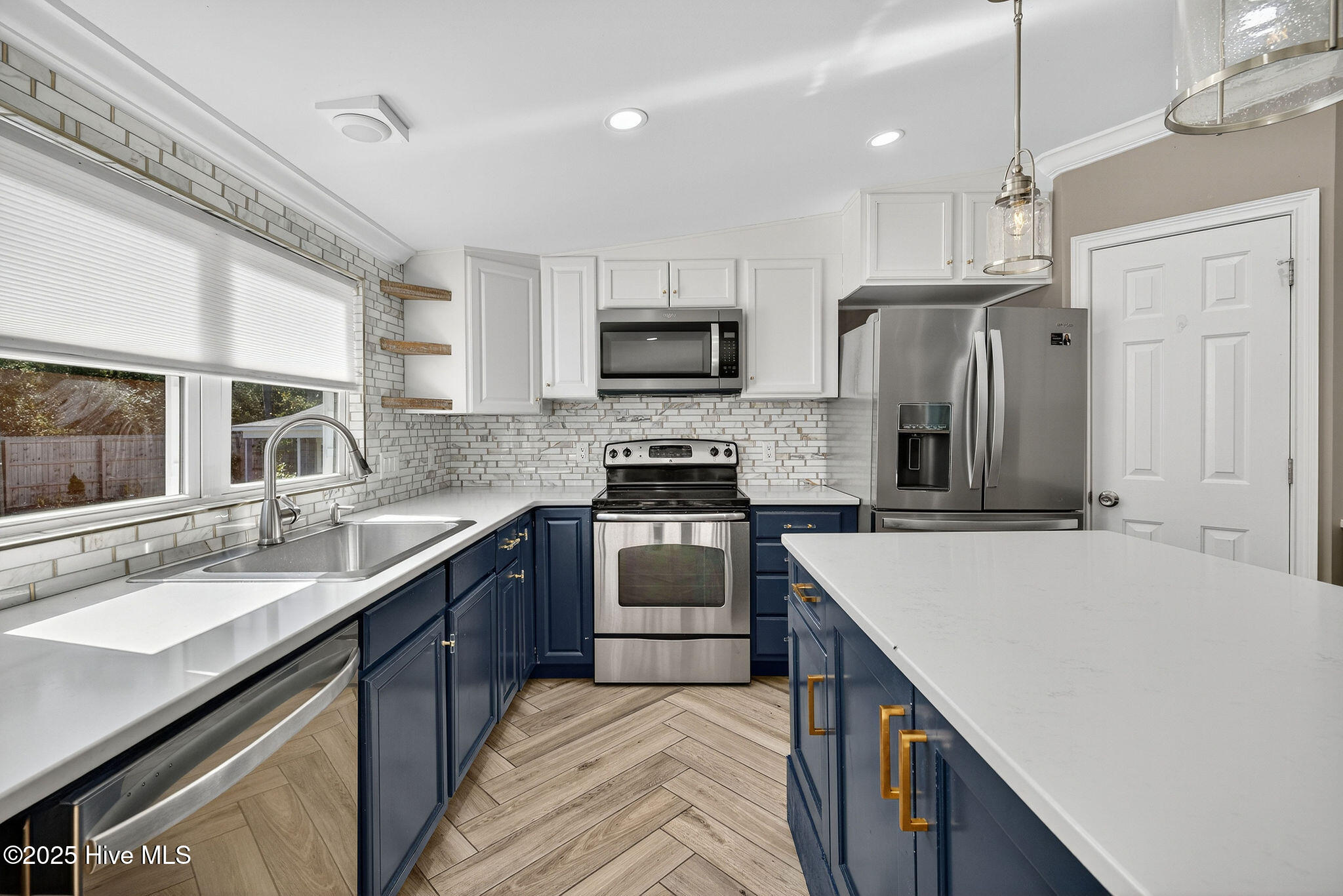 100540799 | Photo 15