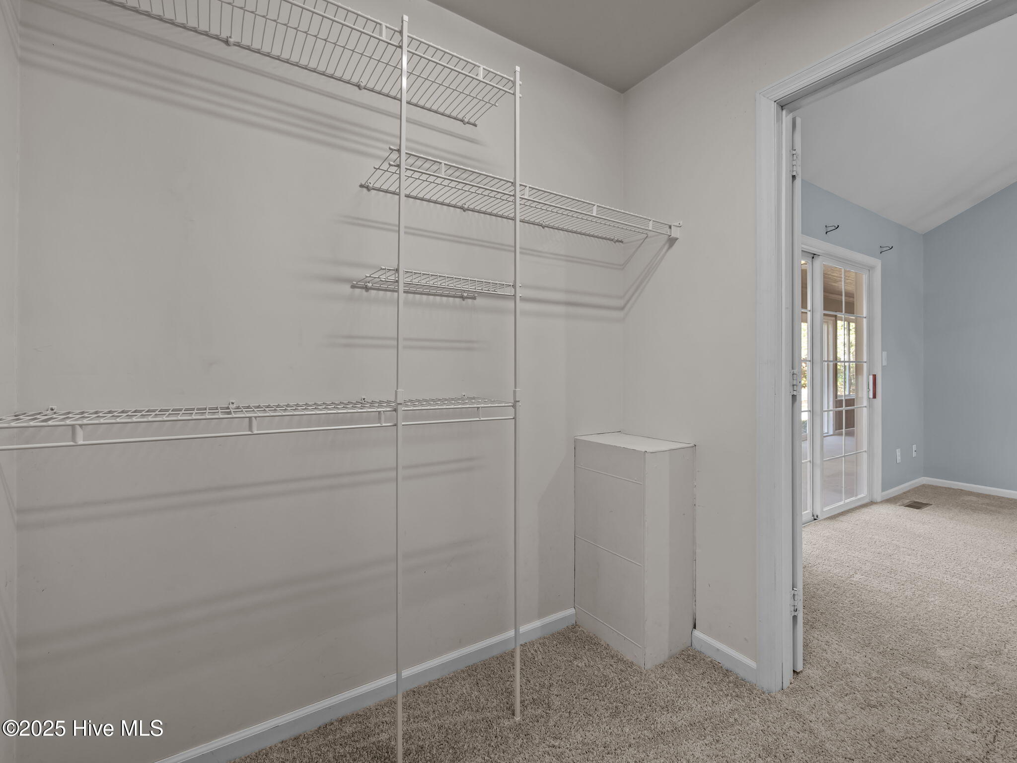 100540232 | Photo 25