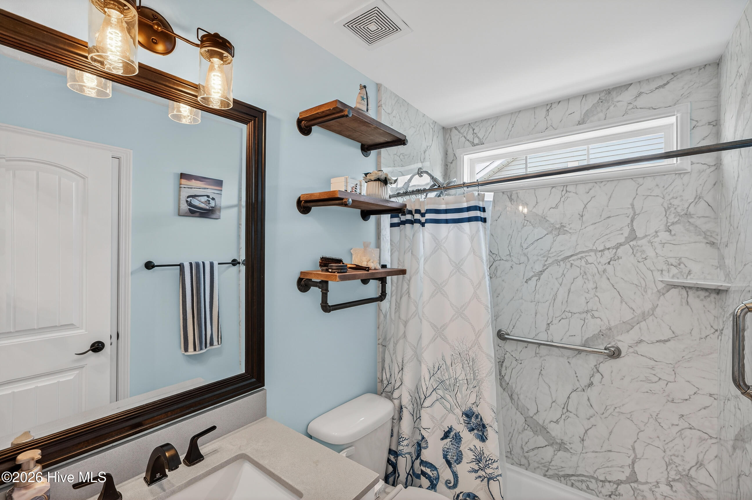 100567019 | Photo 32