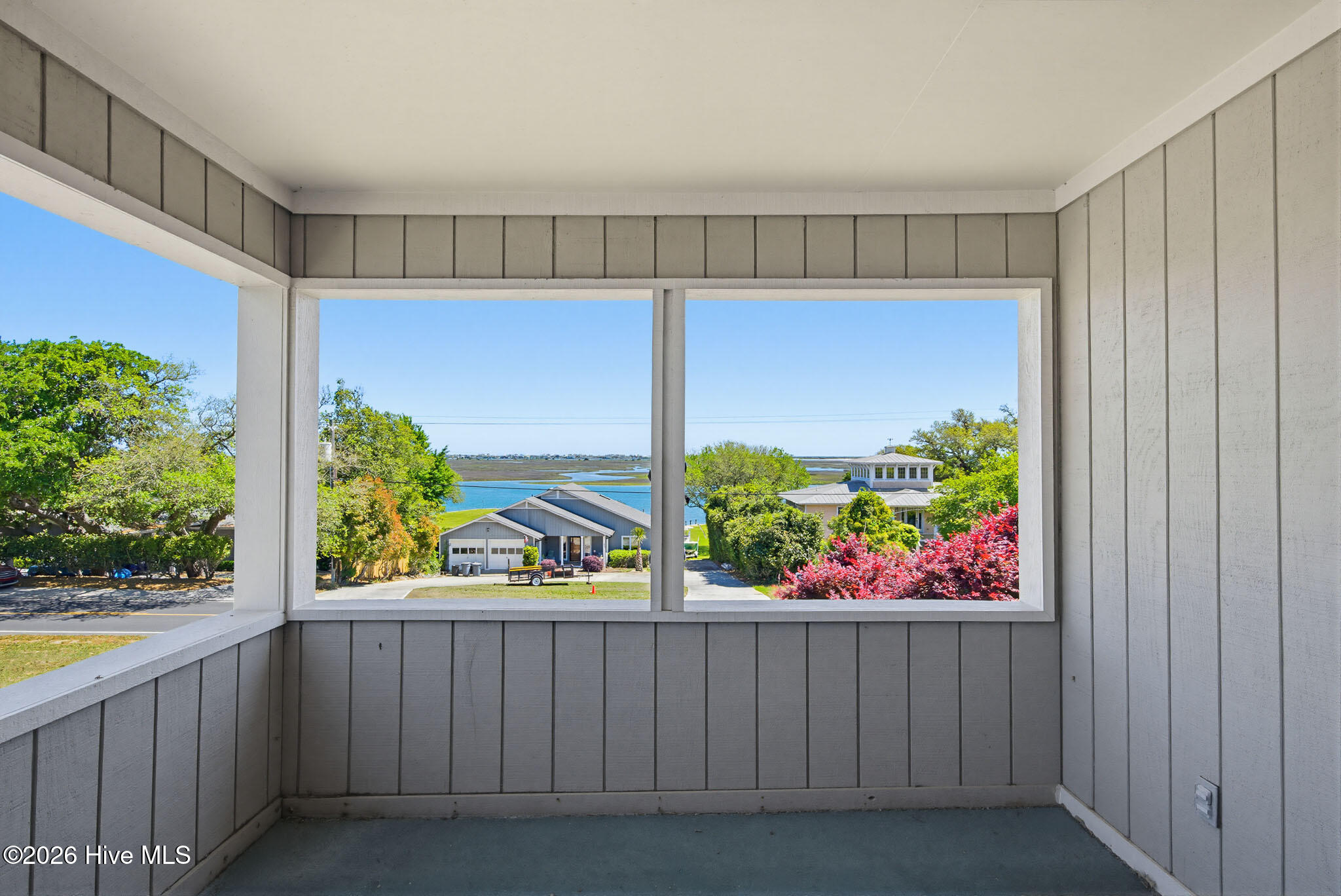 100568983 | Photo 57