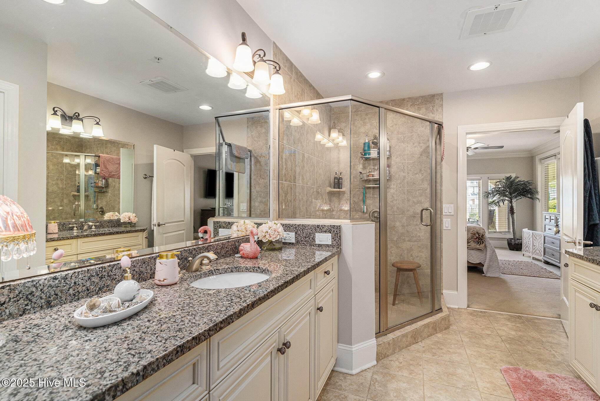 100529014 | Photo 26