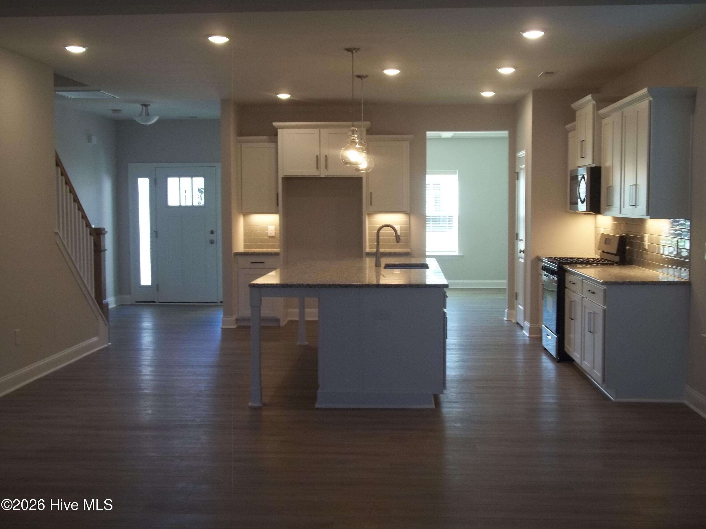 100553615 | Photo 10