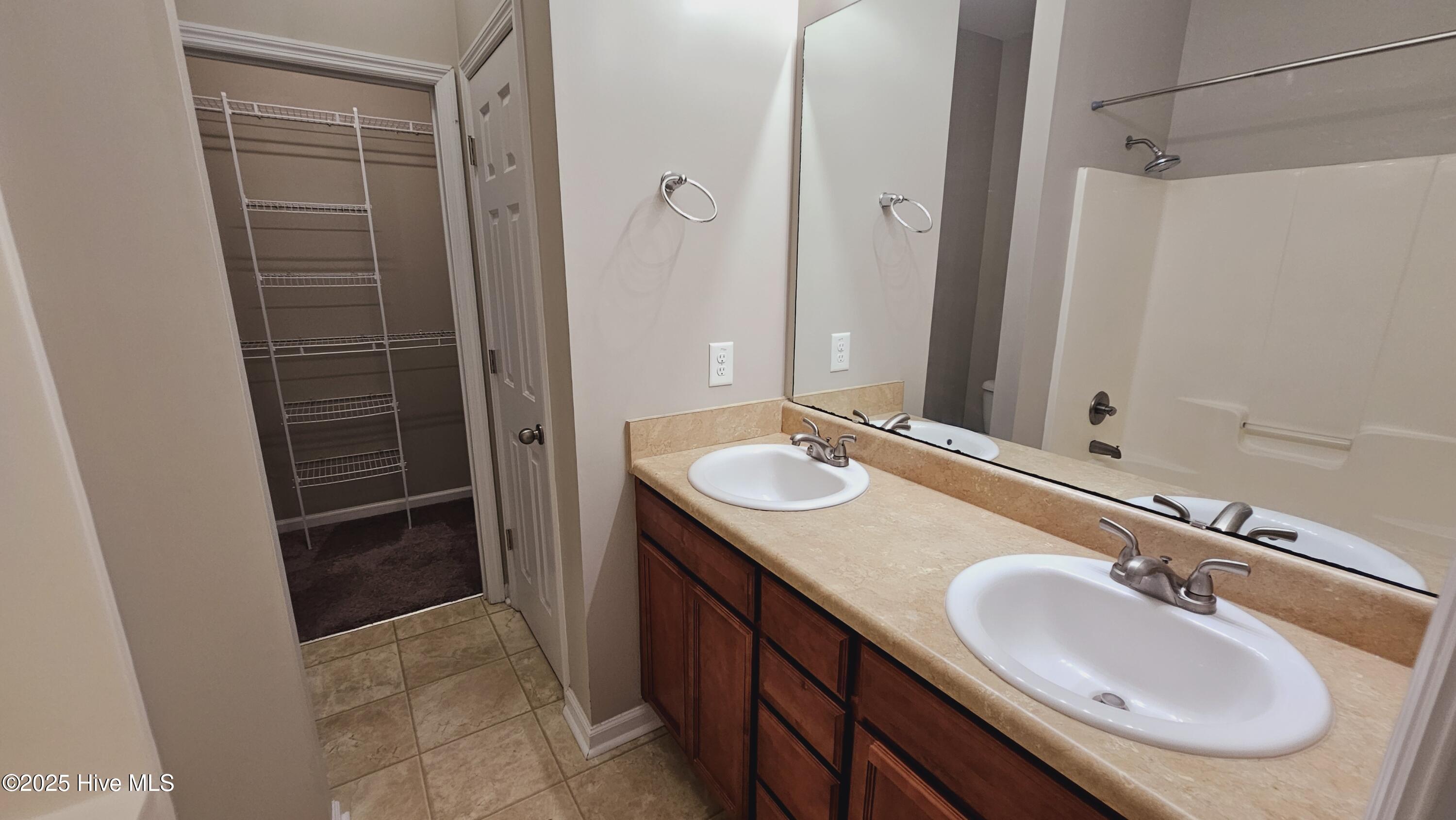 100568214 | Photo 14