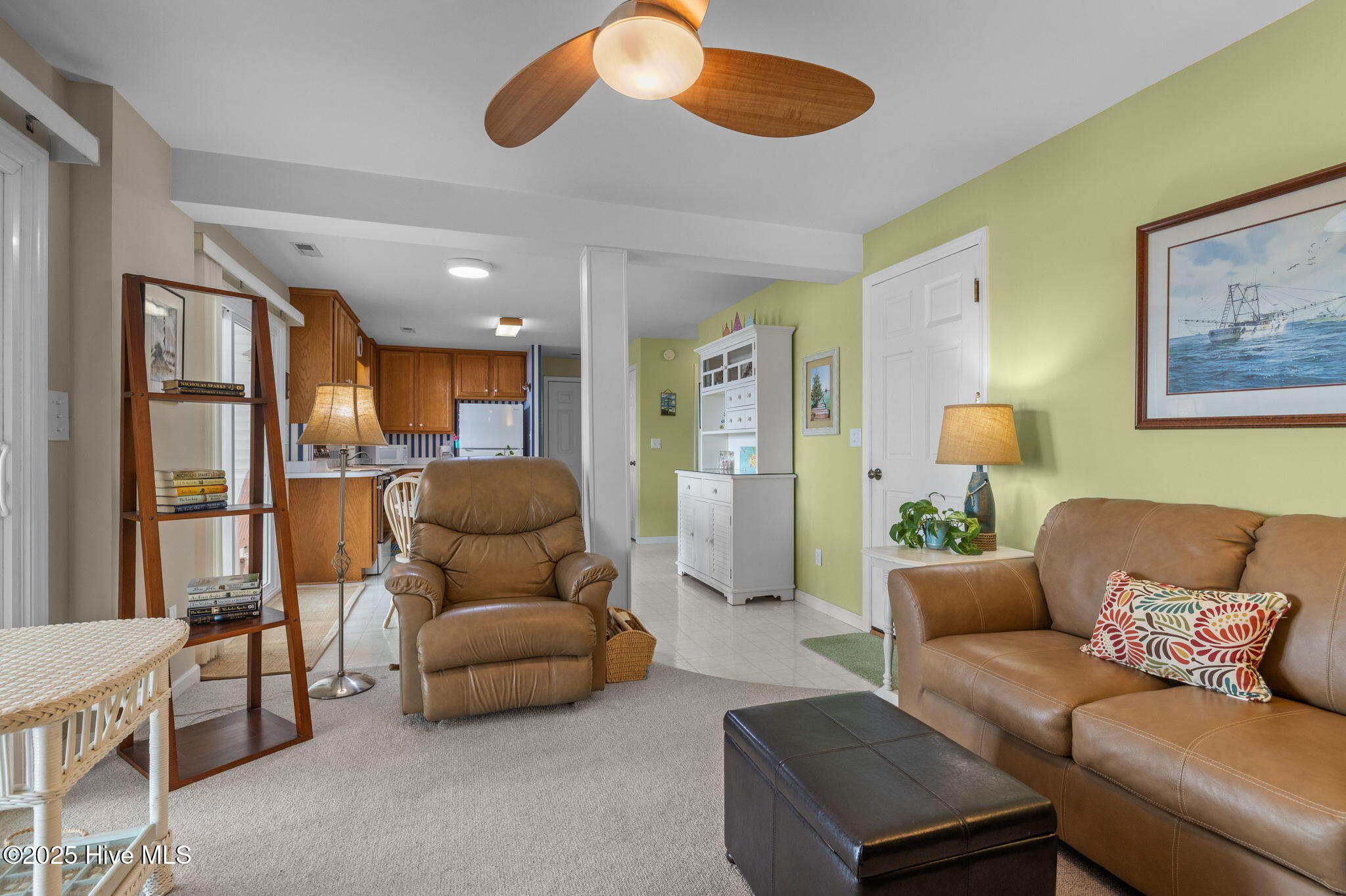 100542627 | Photo 38