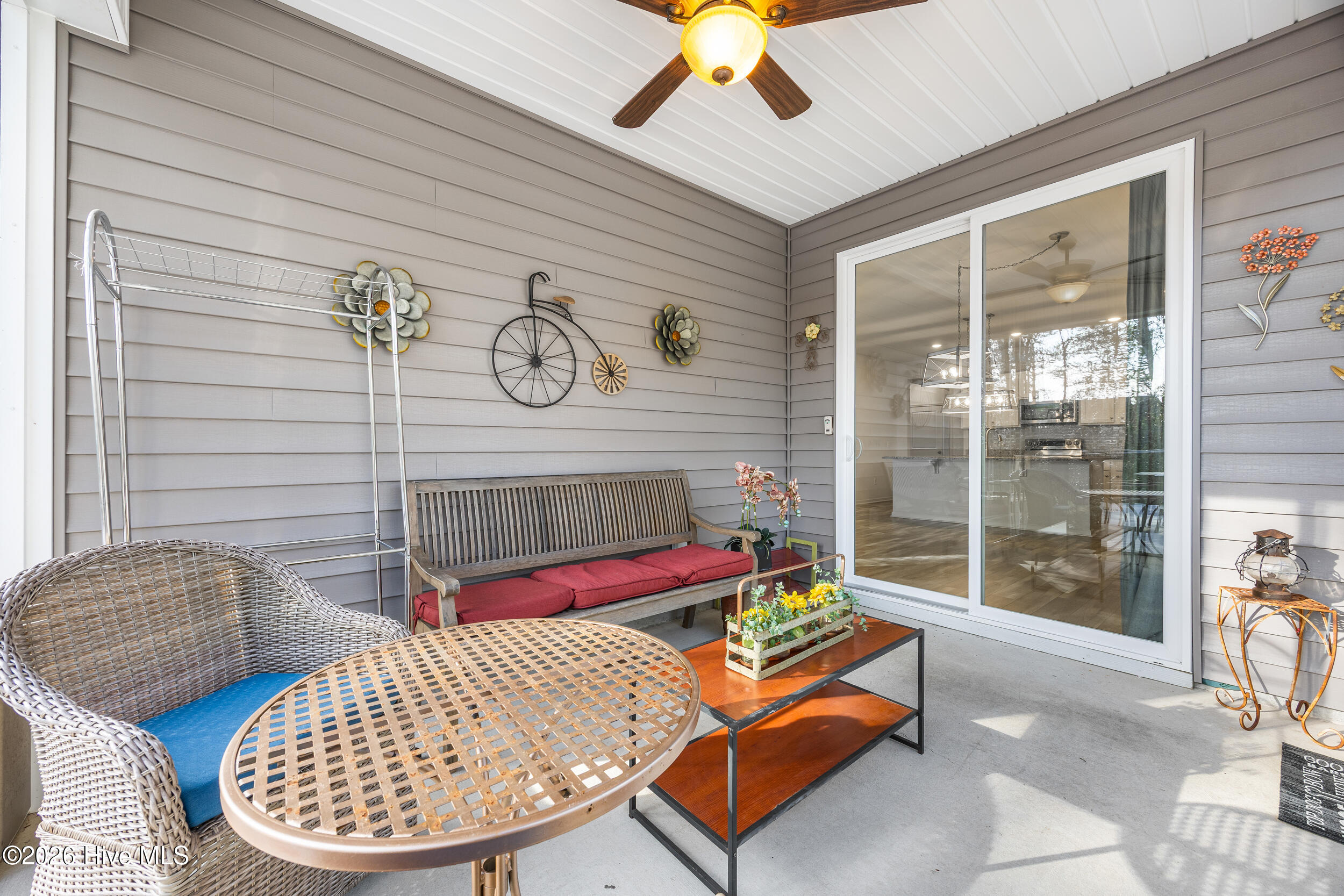 100552645 | Photo 38