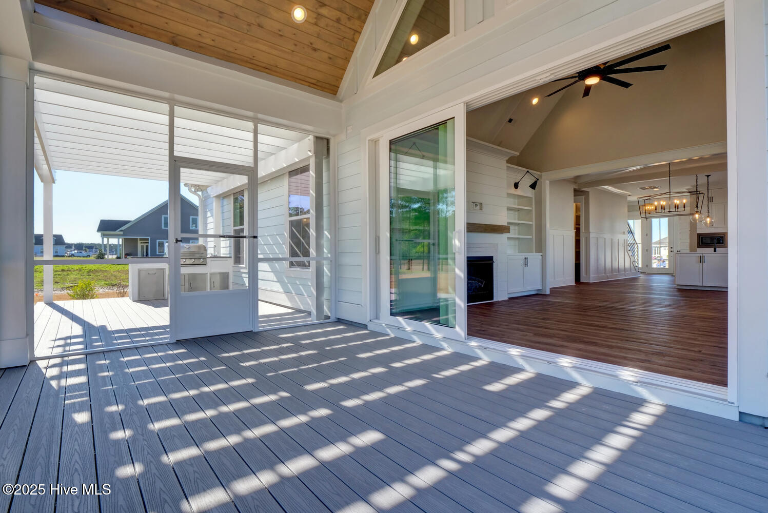 100539915 | Photo 43