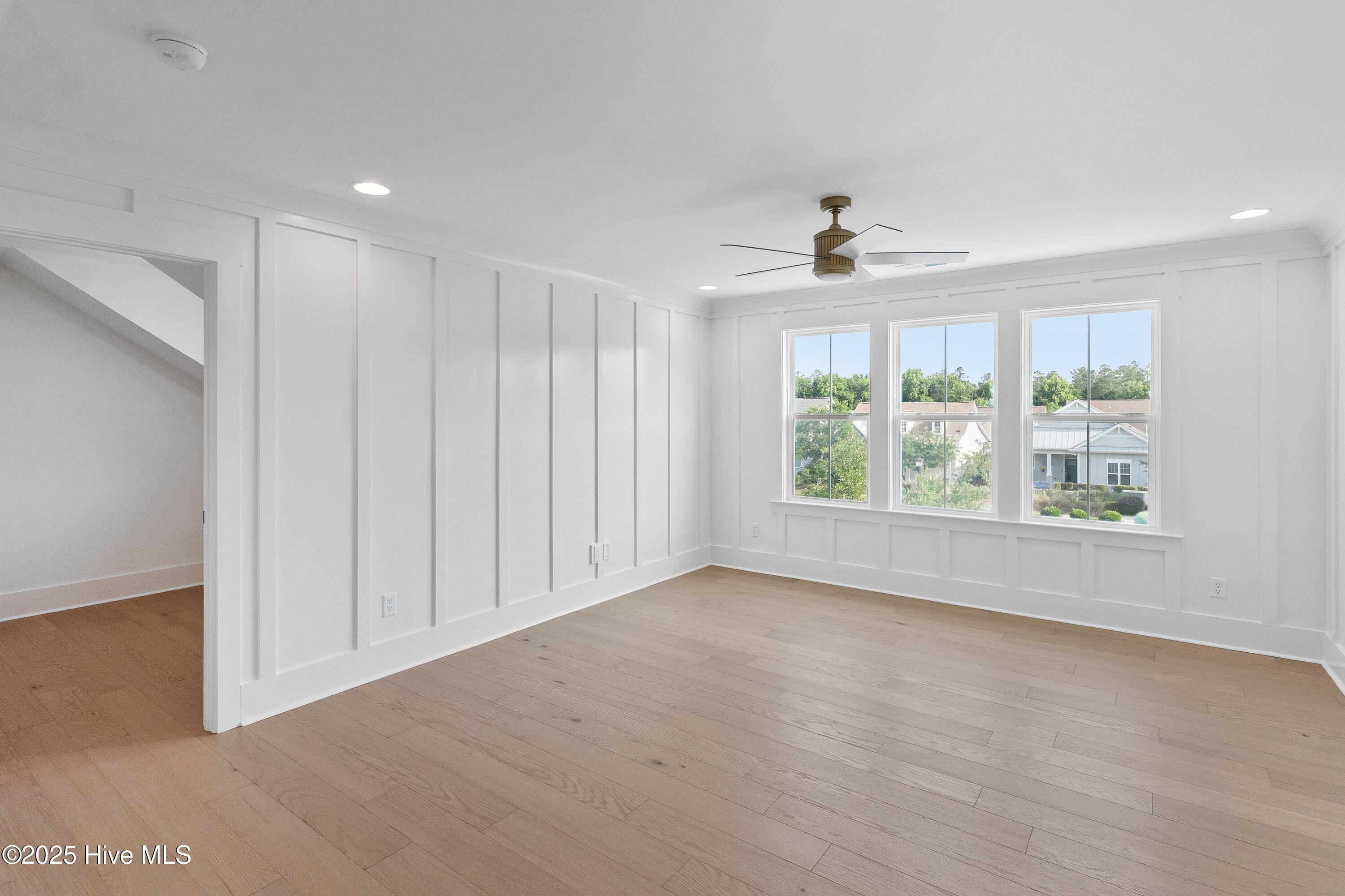 100471123 | Photo 30