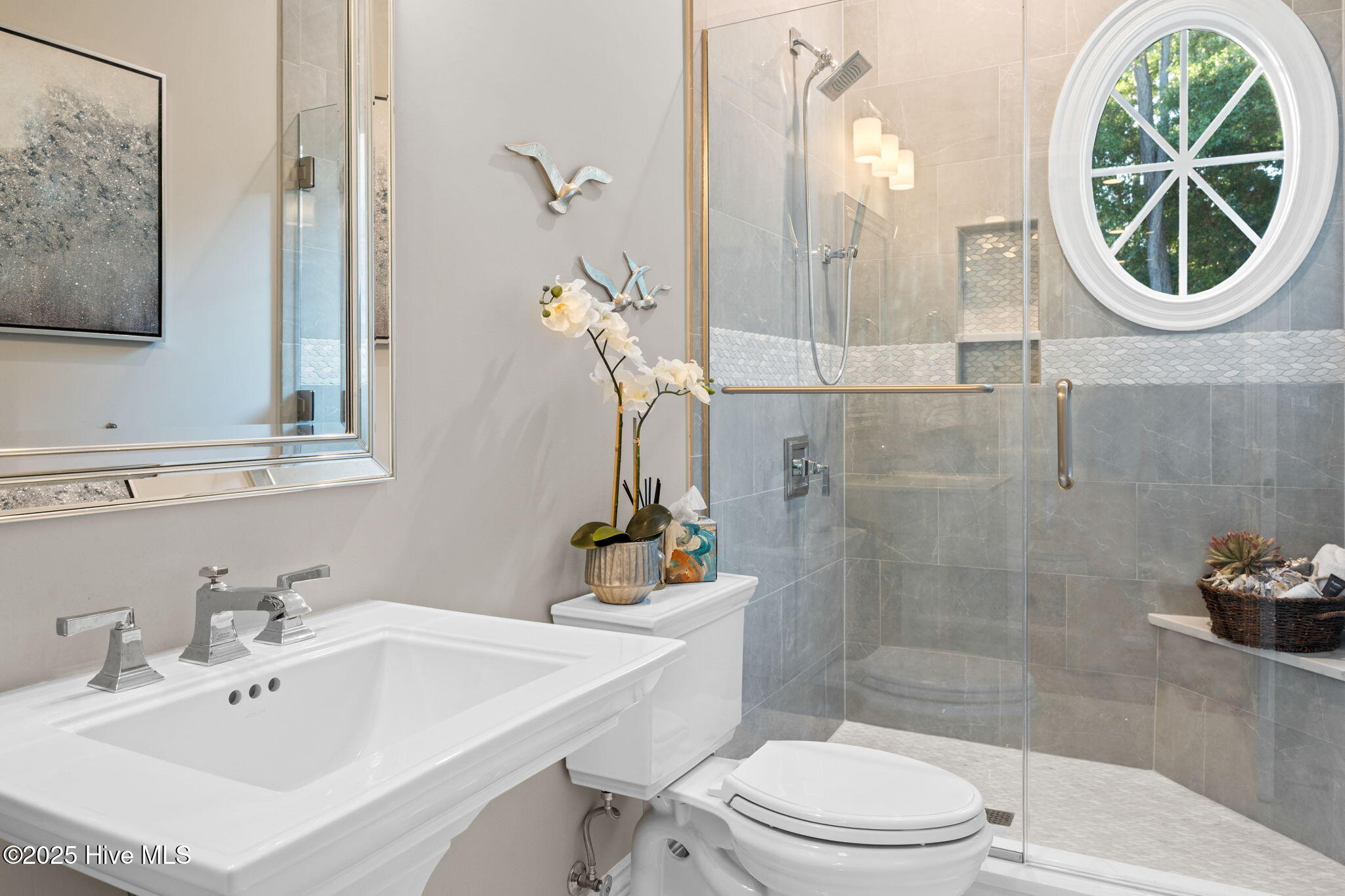 100549580 | Photo 43