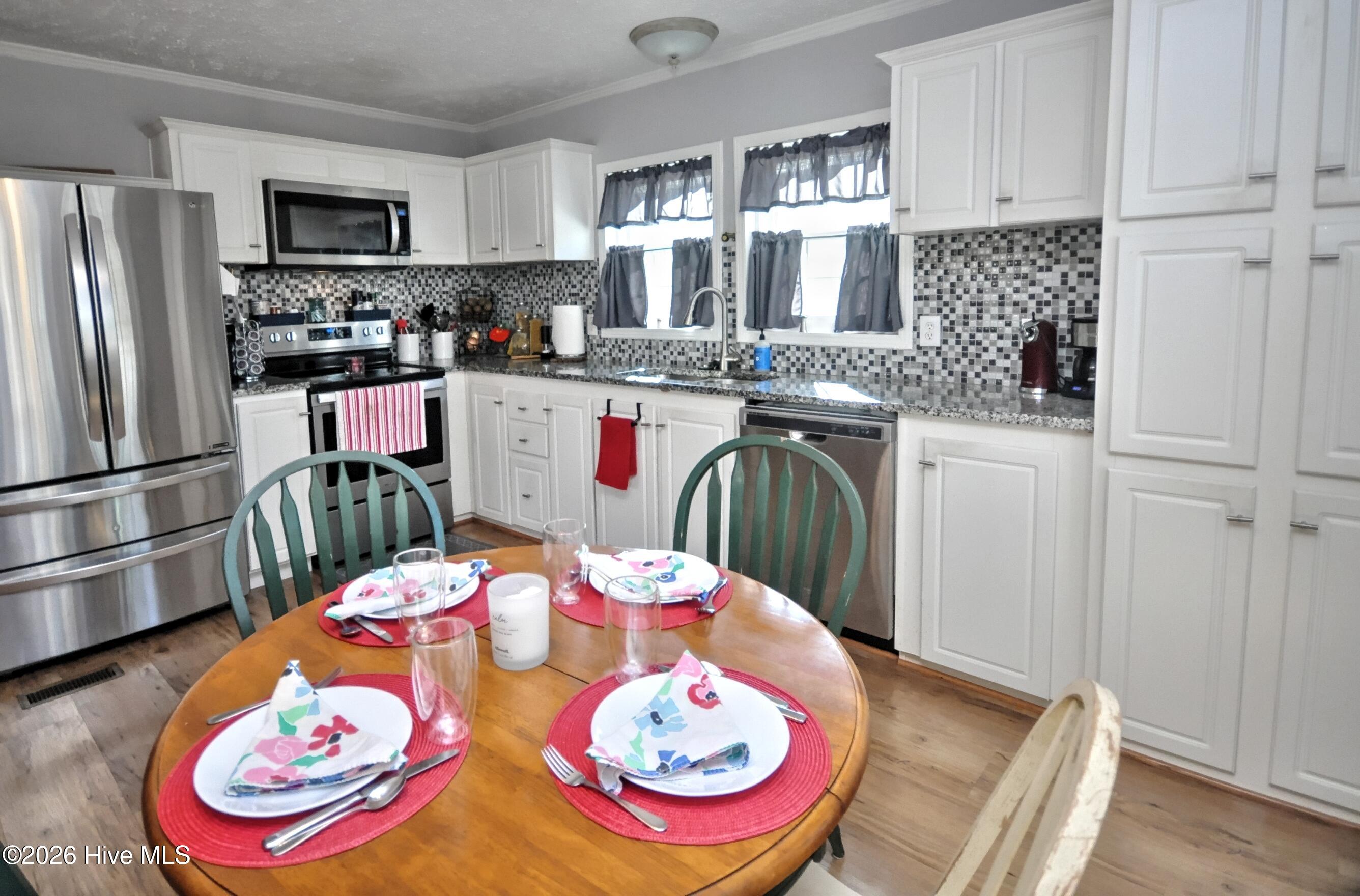 100550740 | Photo 14