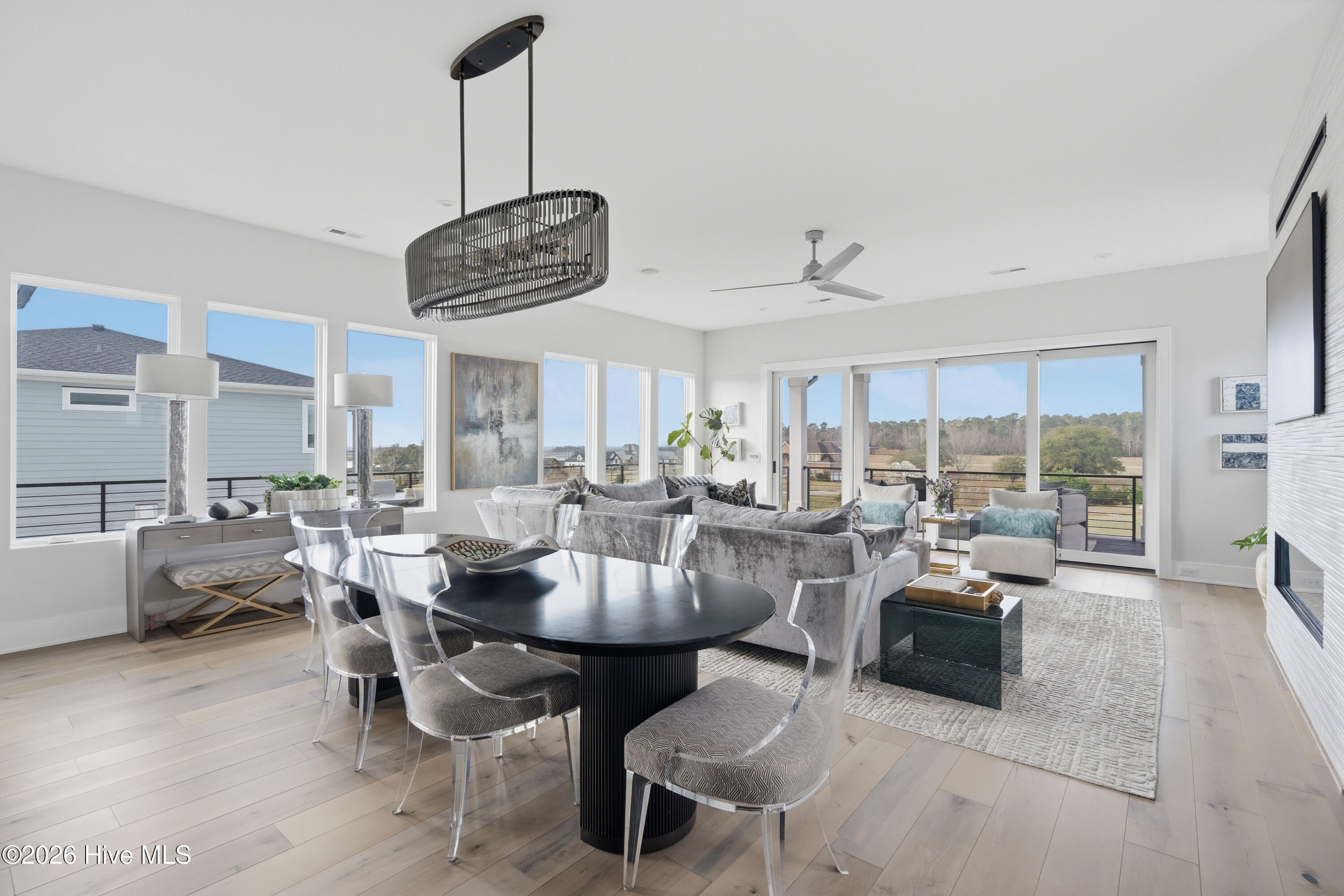 100567165 | Photo 19