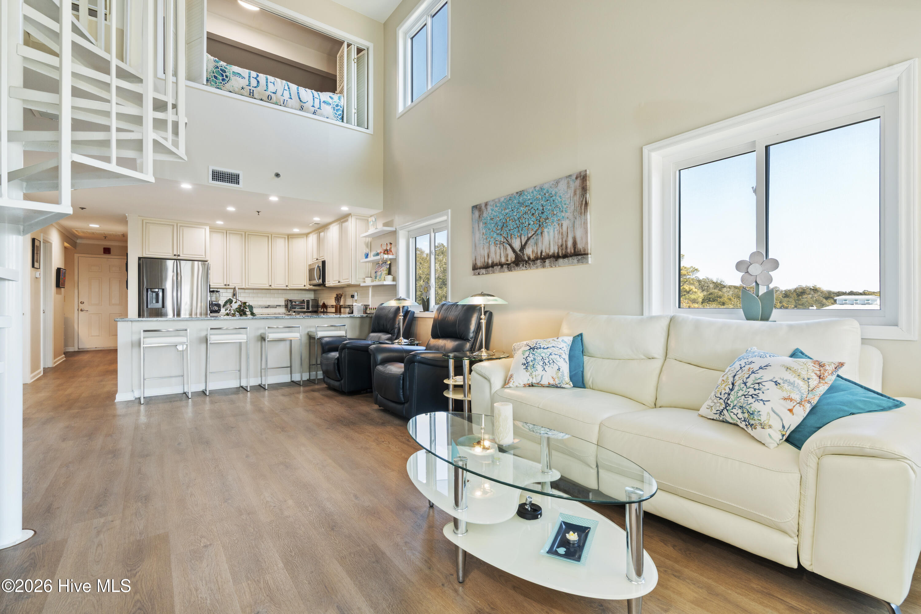 100554820 | Photo 20