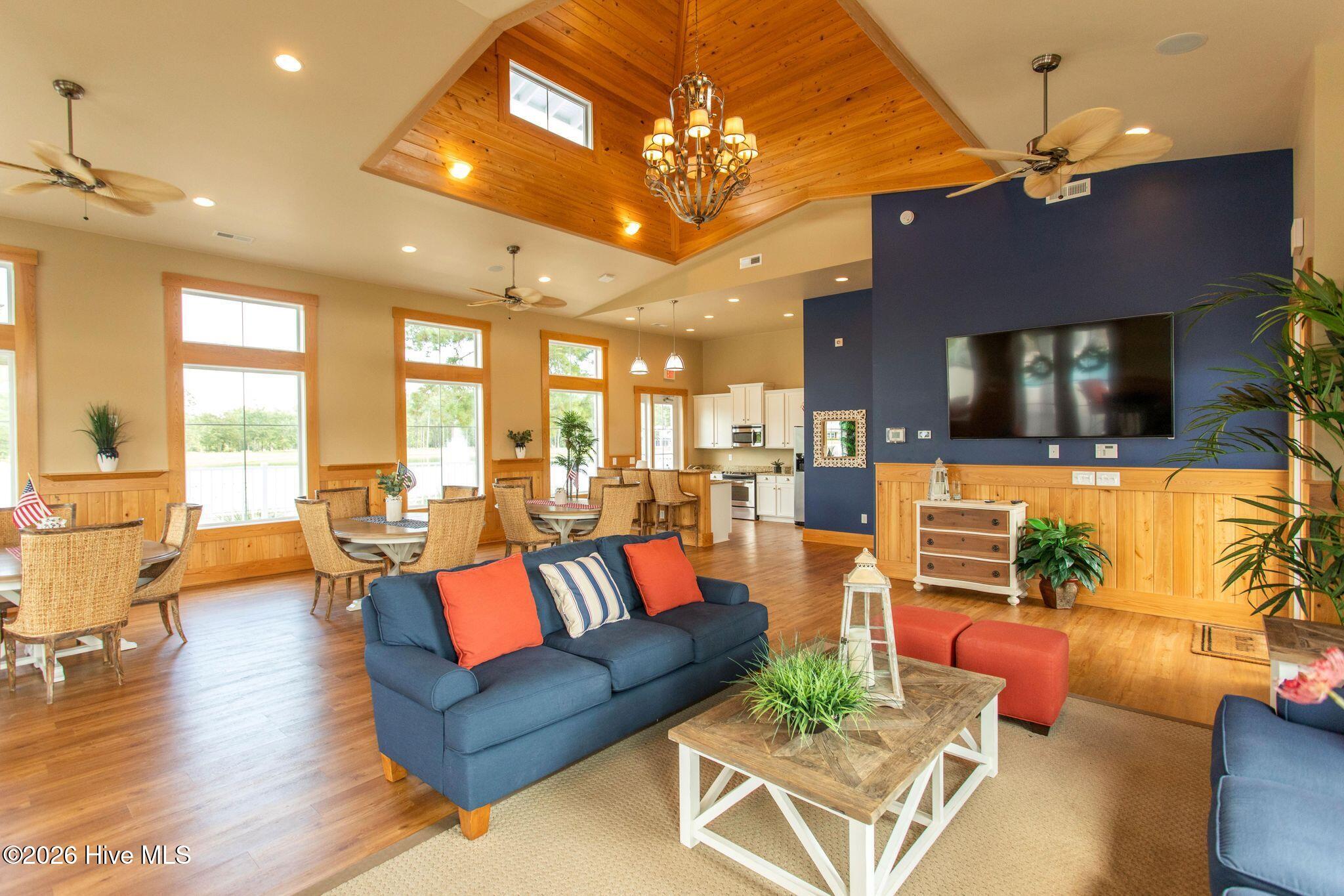 100569004 | Photo 100