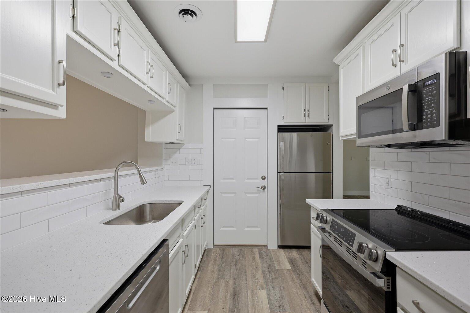 100570357 | Photo 17