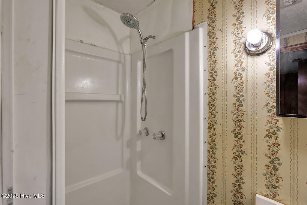 100526038 | Photo 23