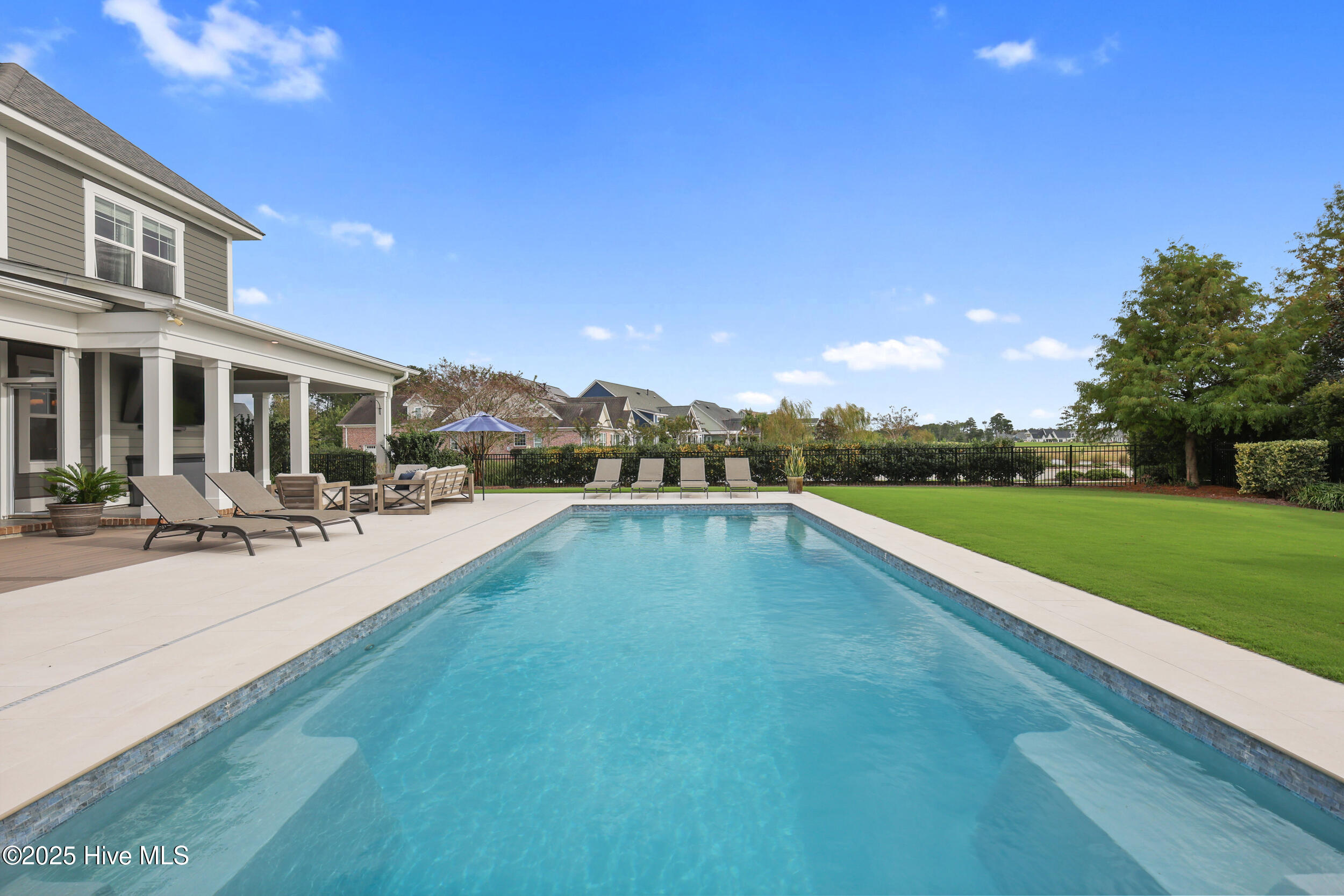 100536655 | Photo 64