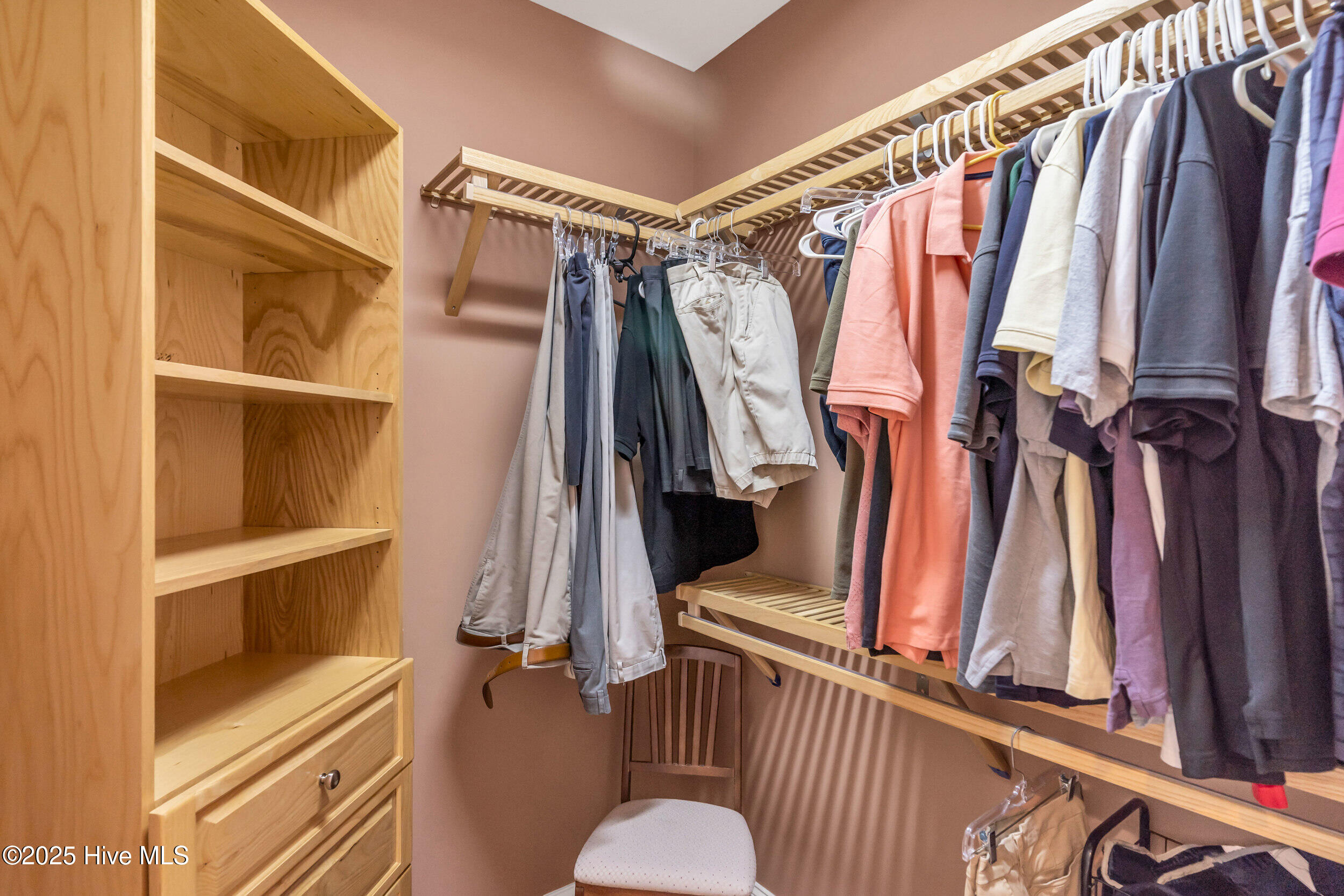 100533496 | Photo 27