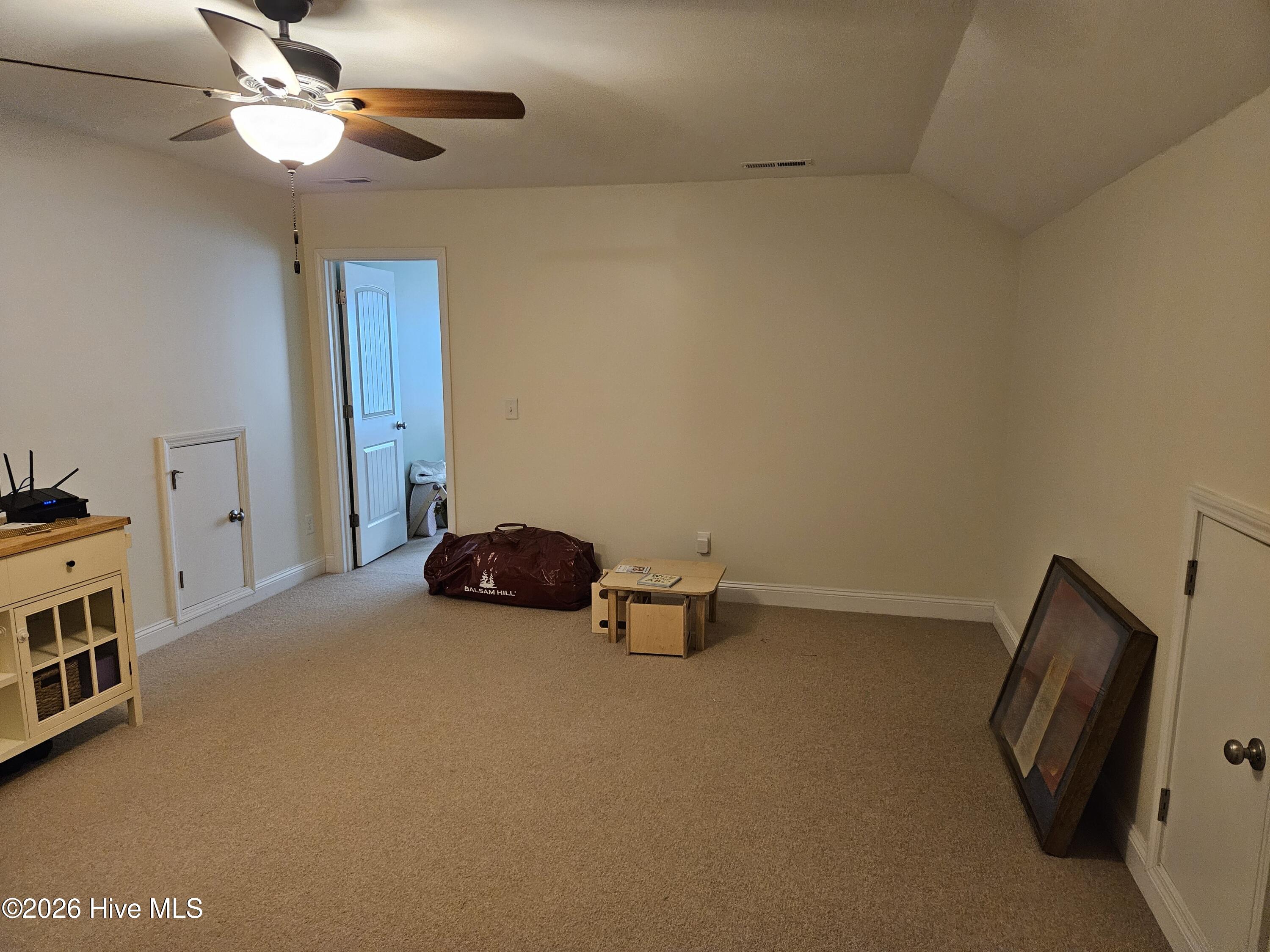 100568261 | Photo 24