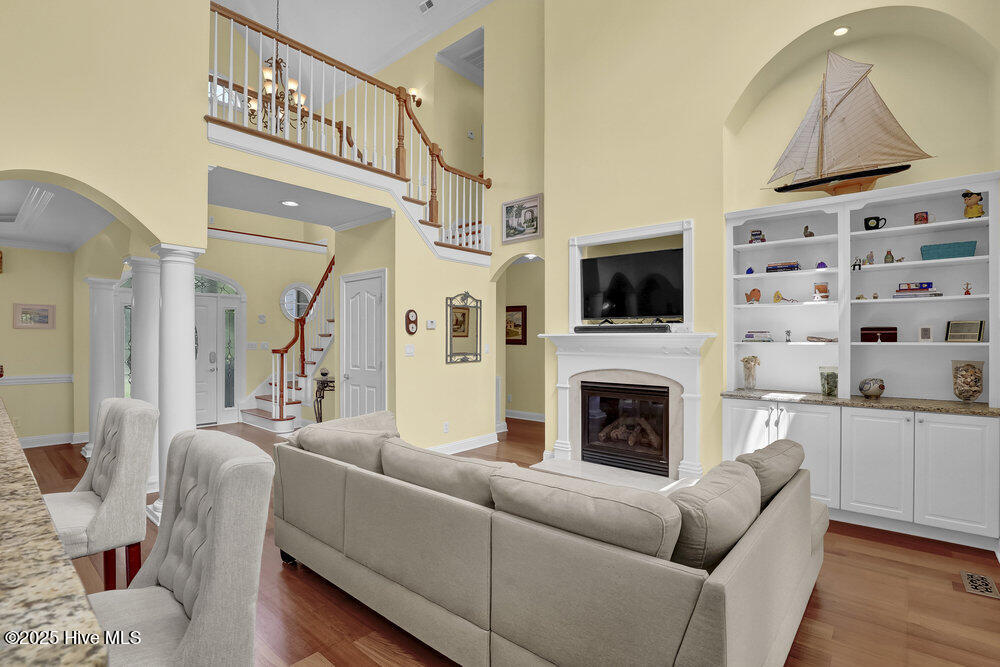 100513085 | Photo 10