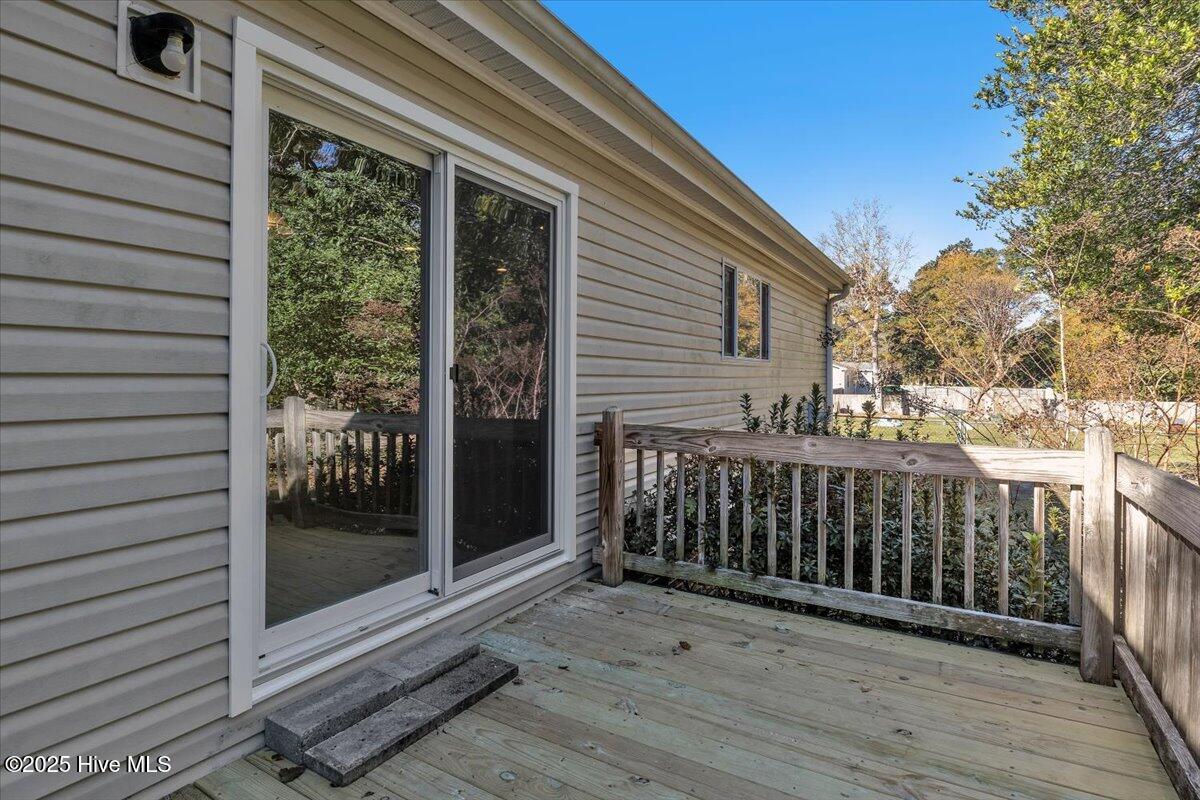 100543135 | Photo 31