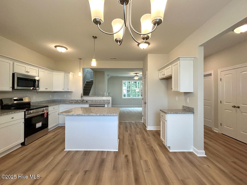 100562477 | Photo 15