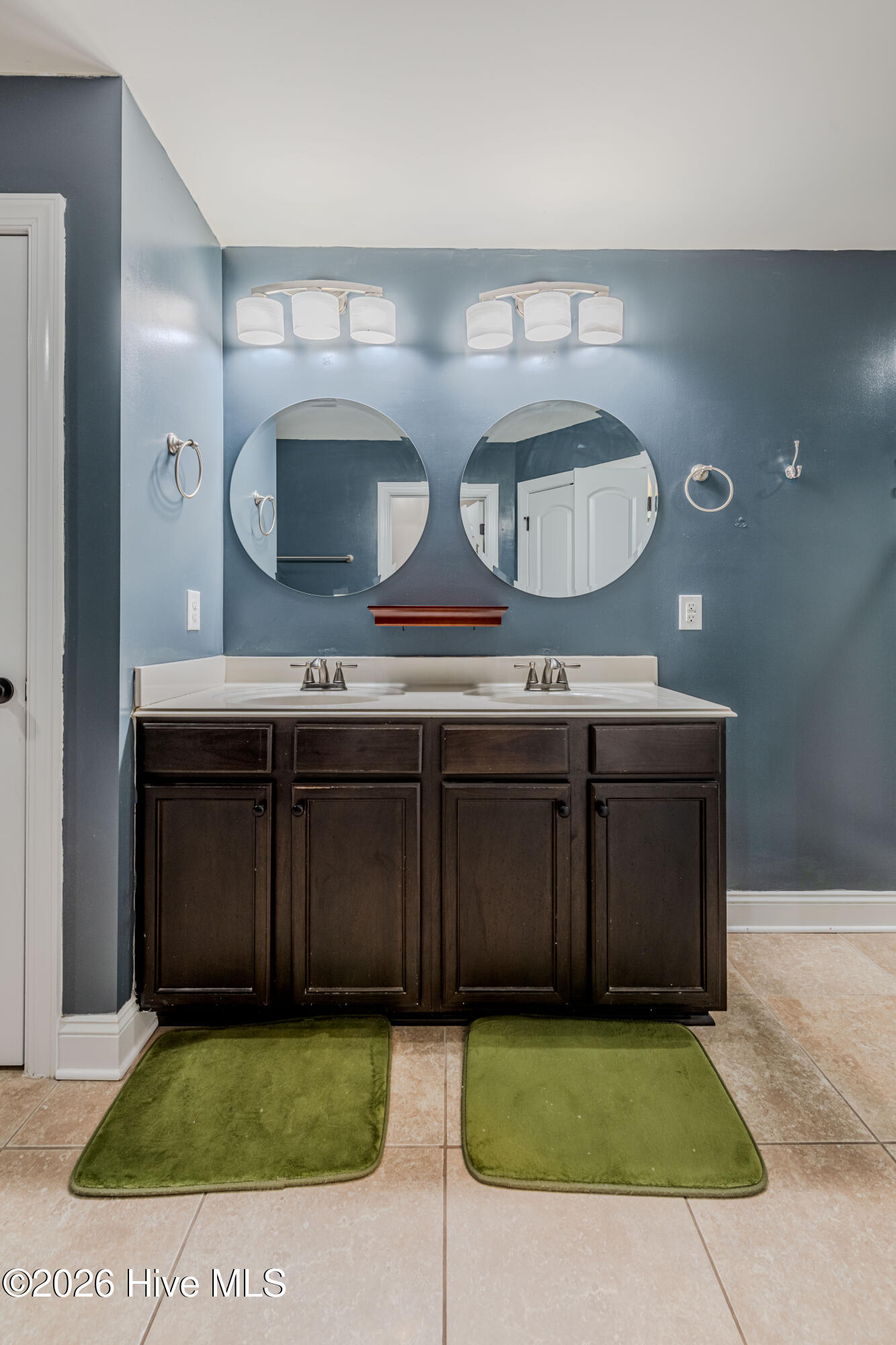 100555095 | Photo 24