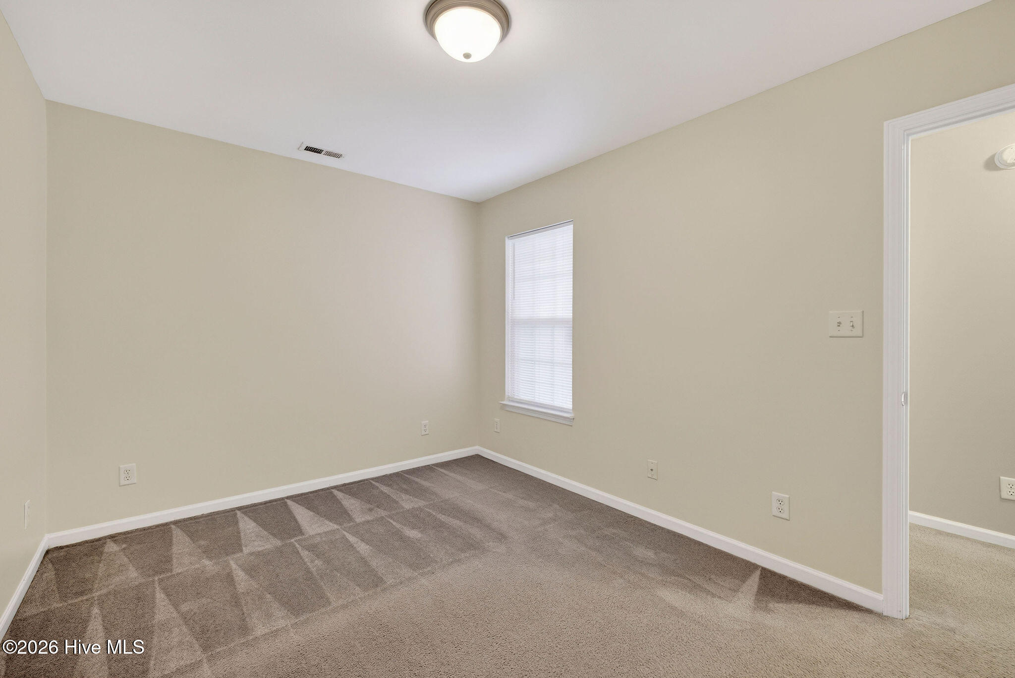 100556599 | Photo 11