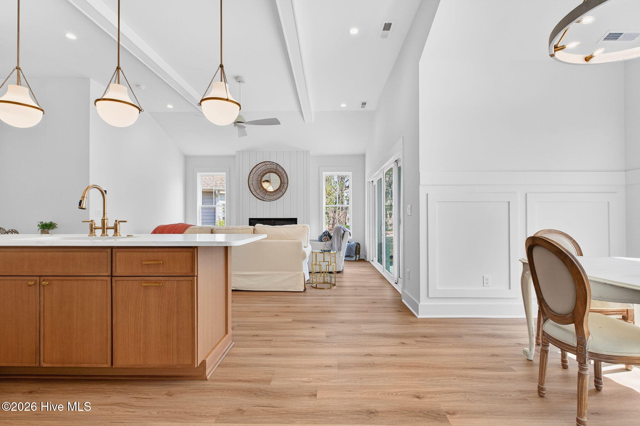 100559377 | Photo 13