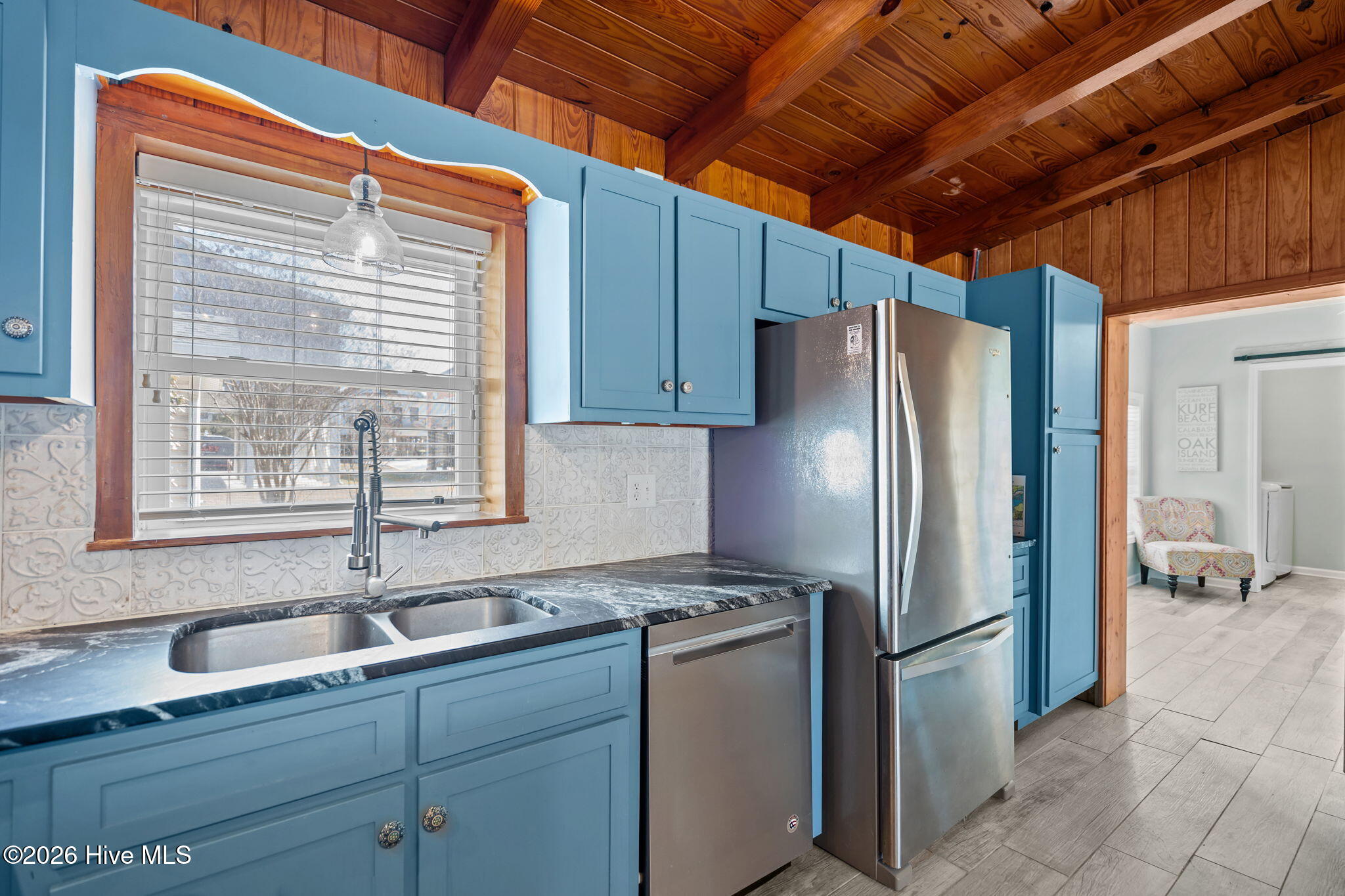 100545897 | Photo 13