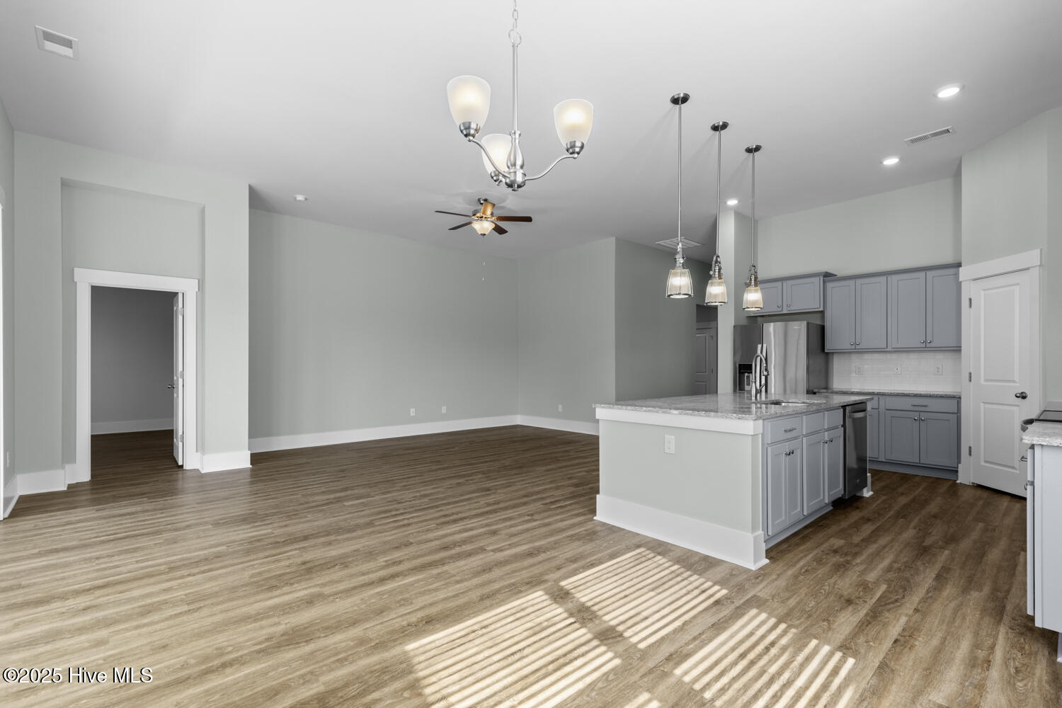 100540047 | Photo 19