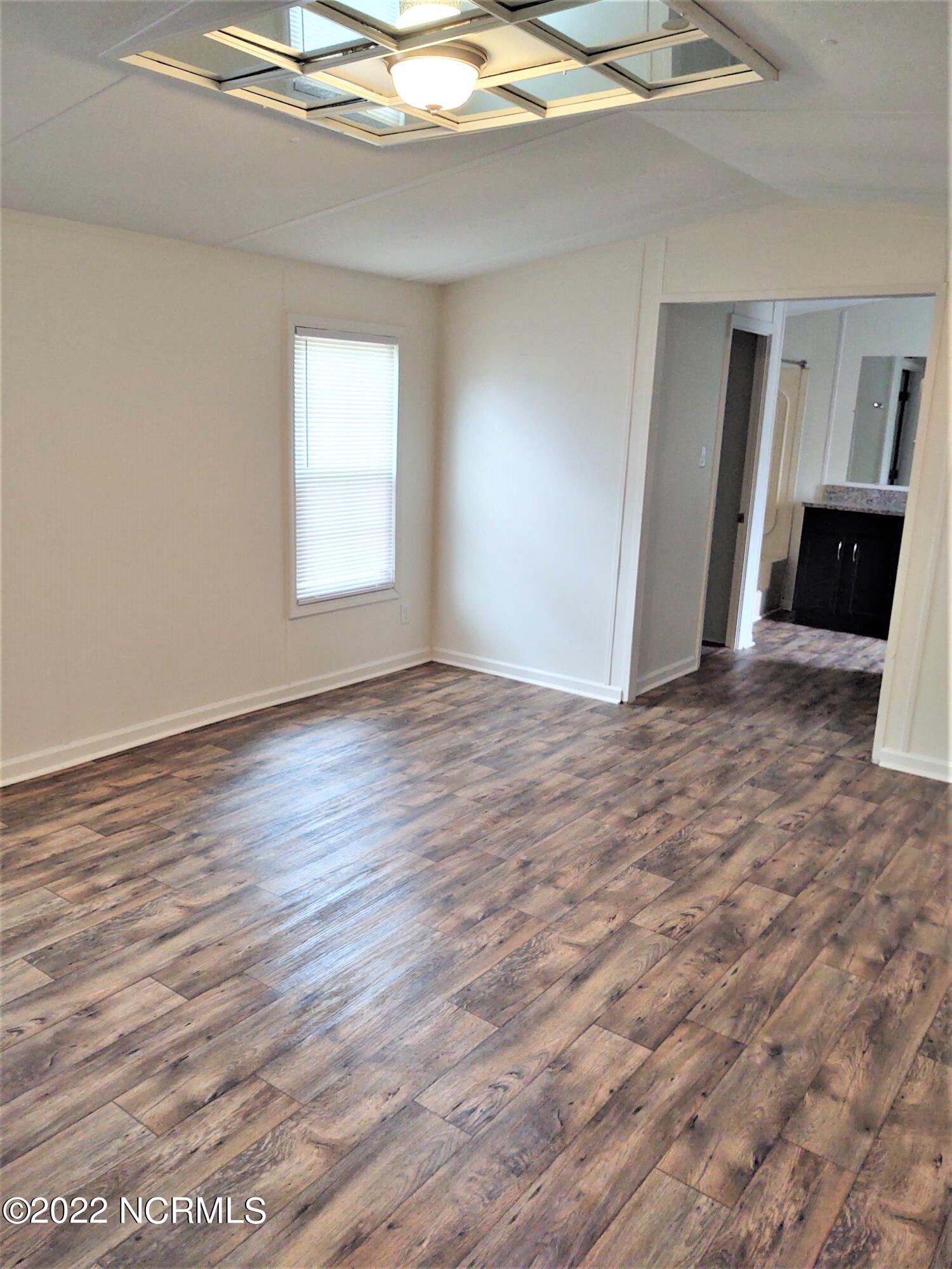 100560795 | Photo 11