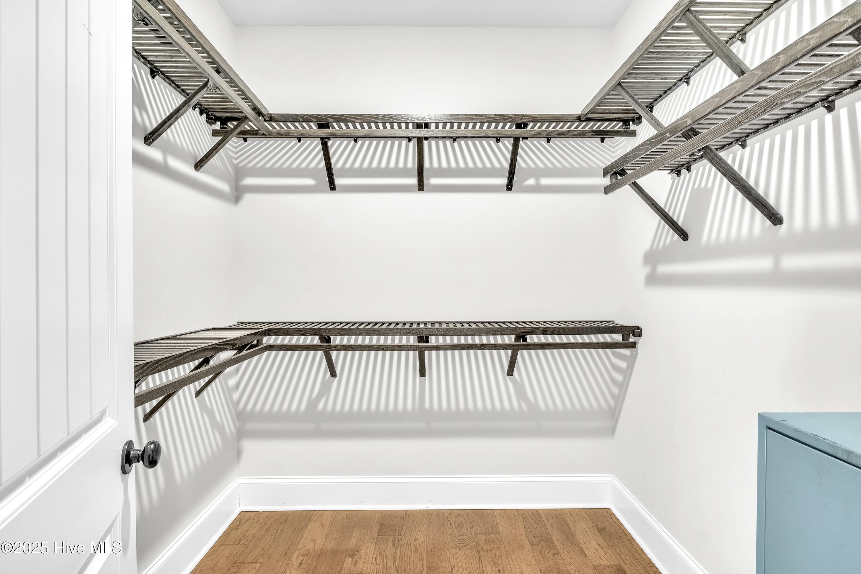 100489569 | Photo 35