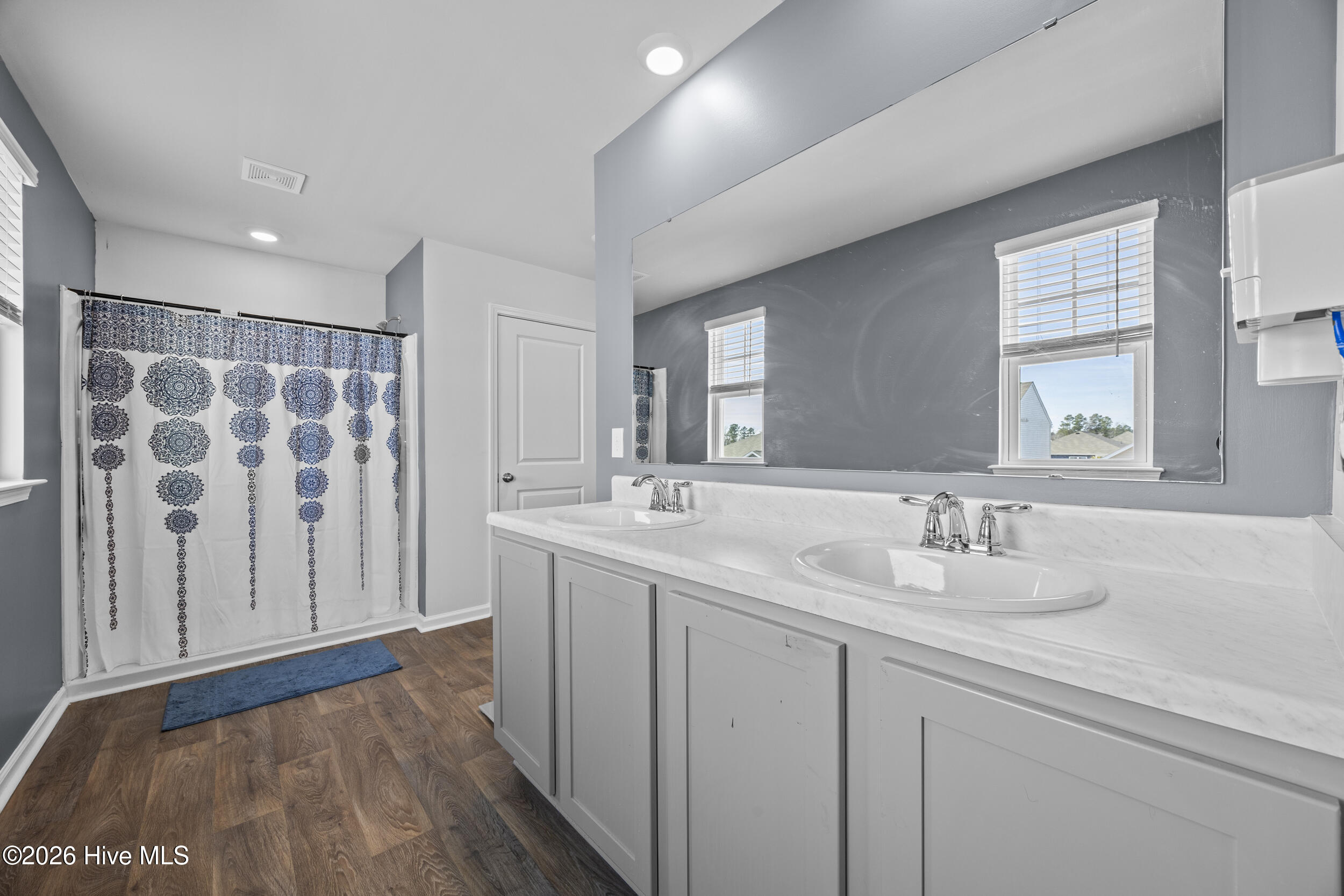 100550016 | Photo 34