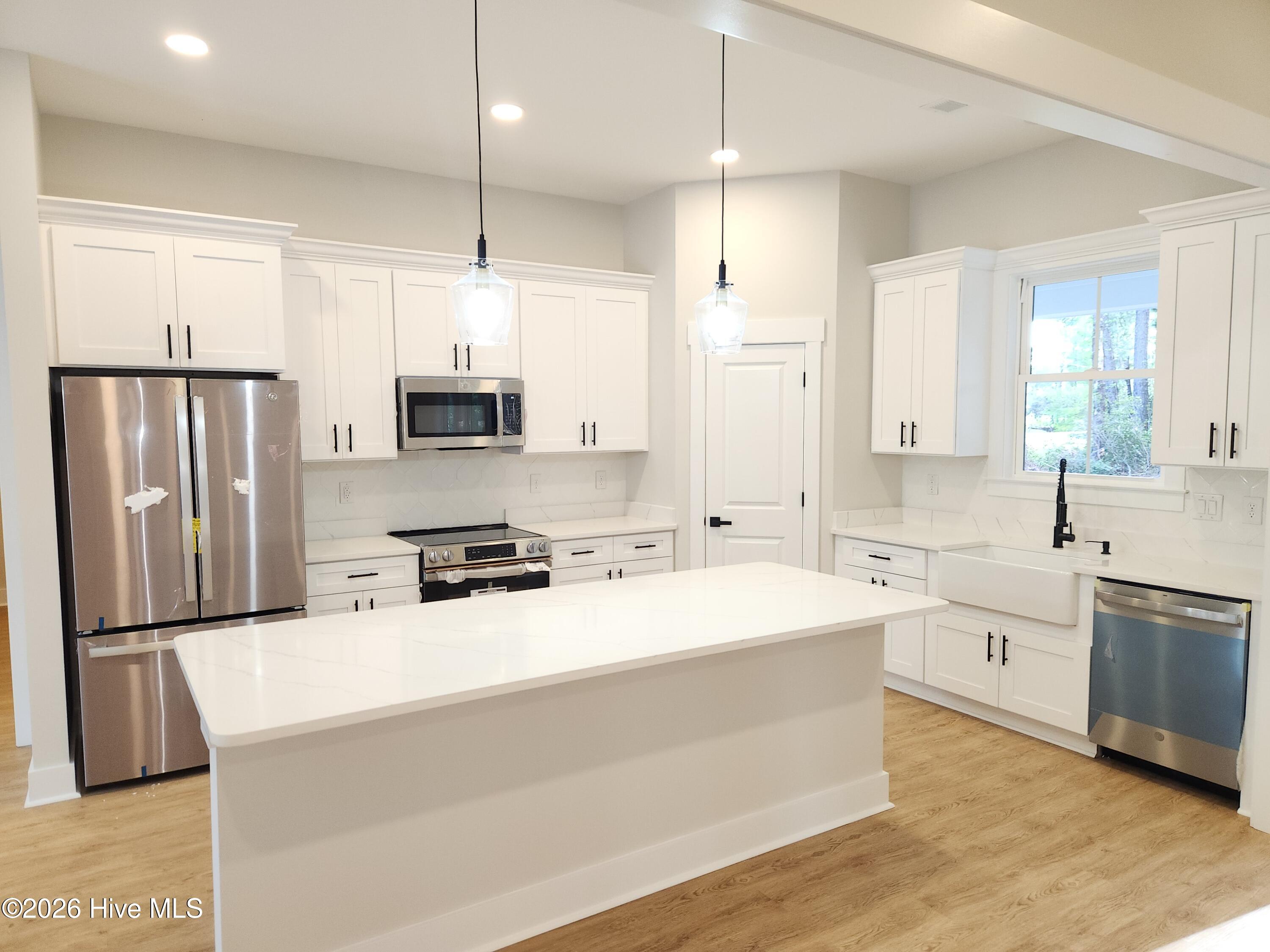 100566196 | Photo 18