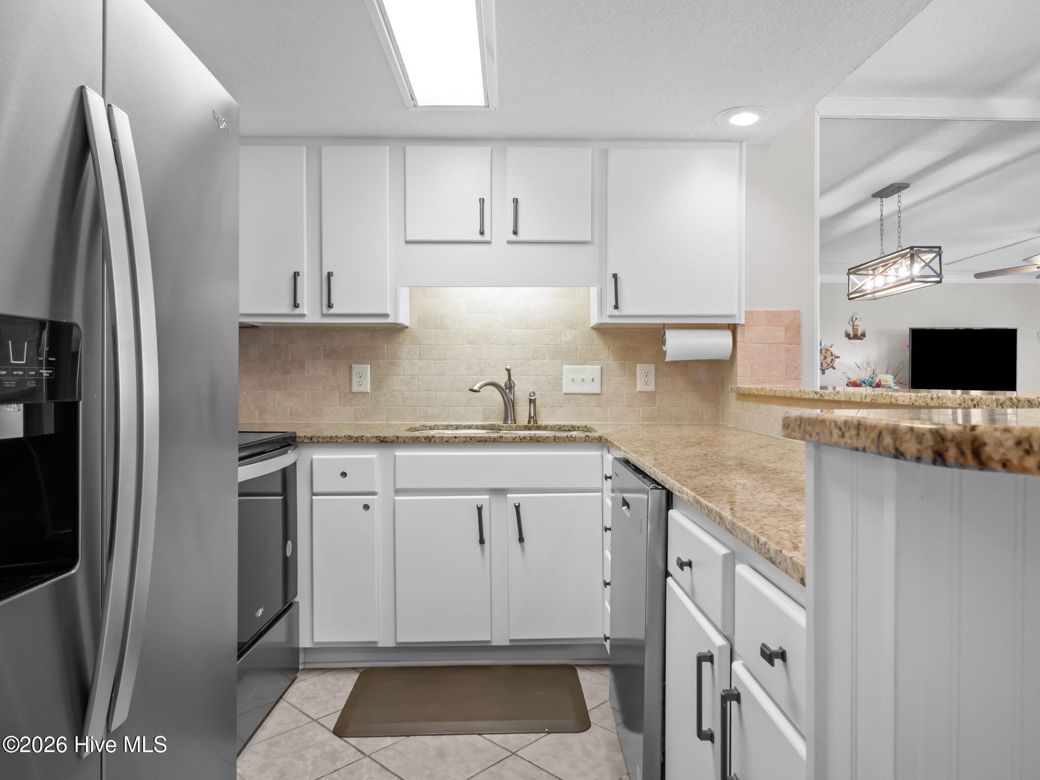 100550428 | Photo 11