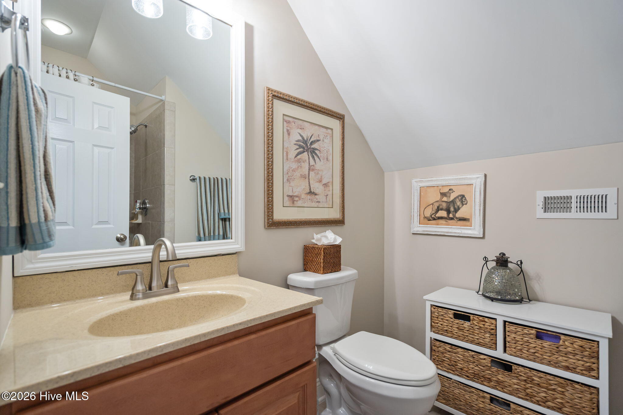 100562248 | Photo 40