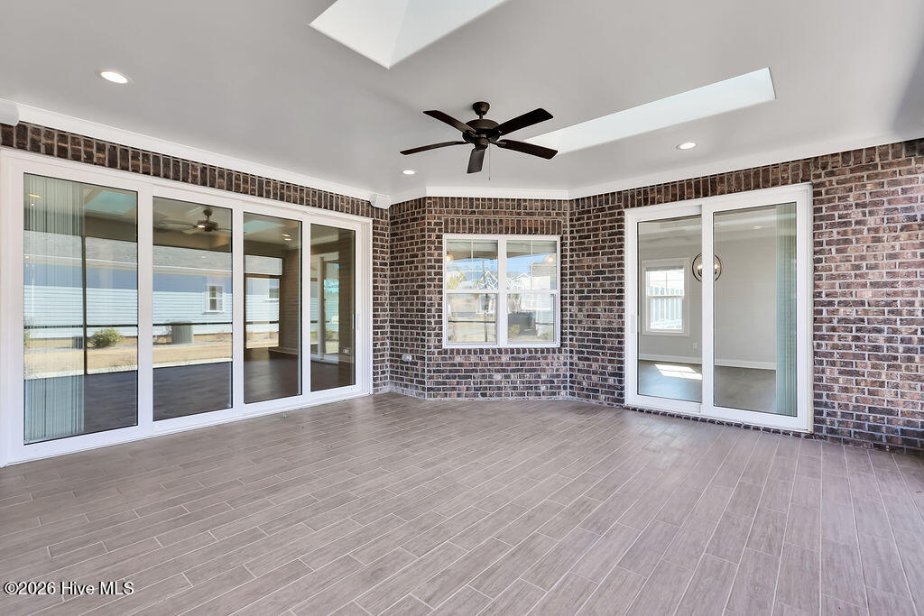 100555055 | Photo 36