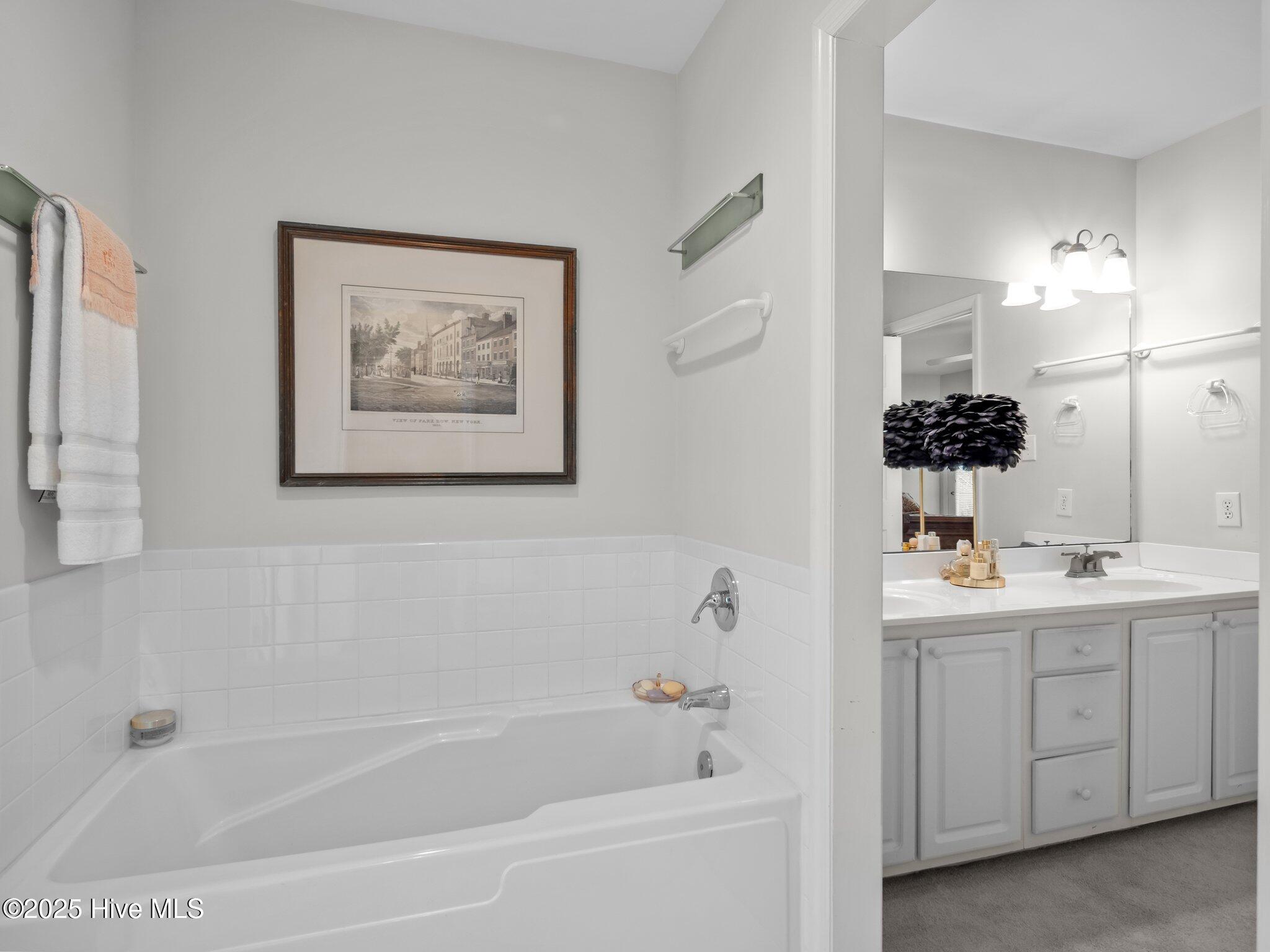 100513840 | Photo 24