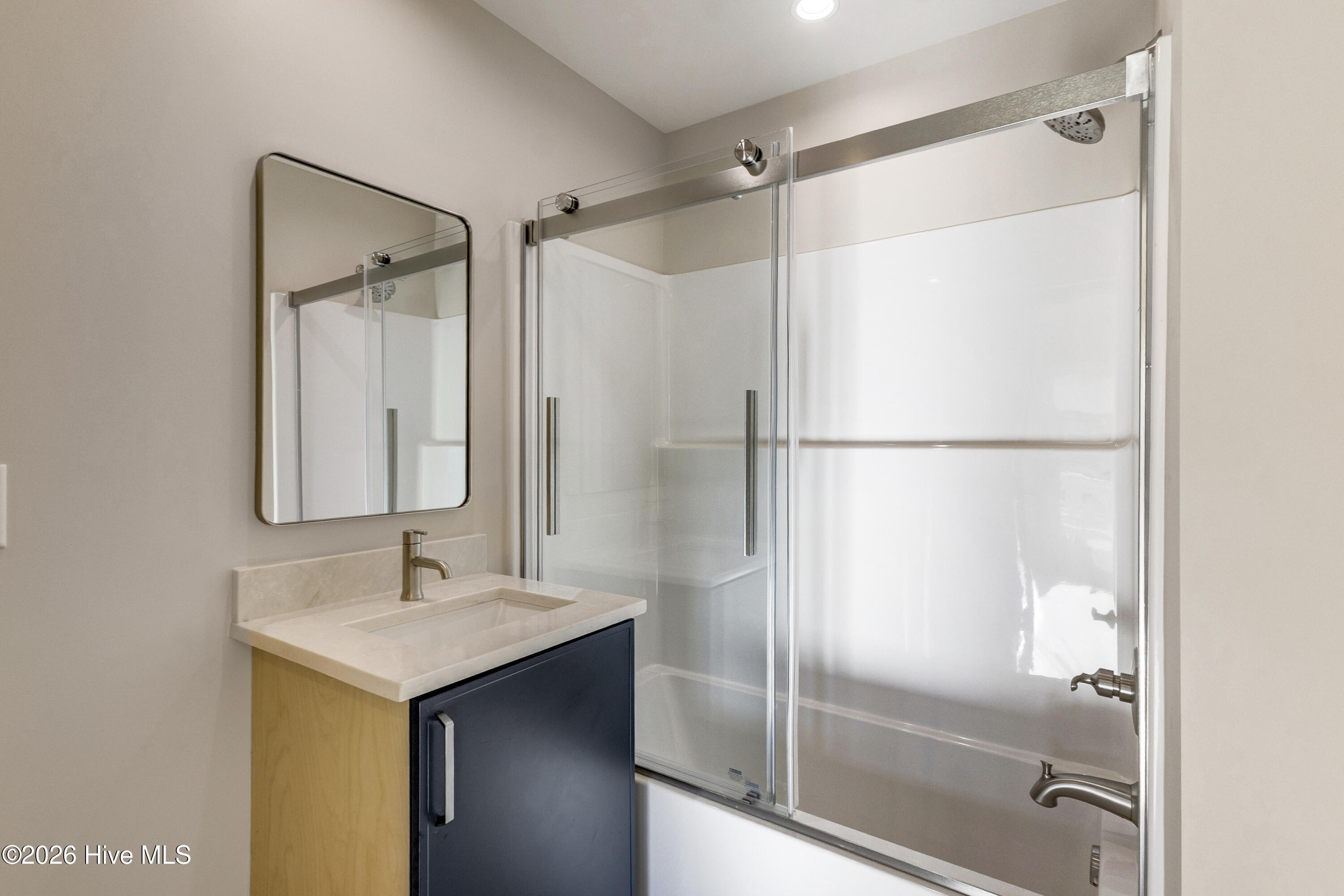 100551953 | Photo 60