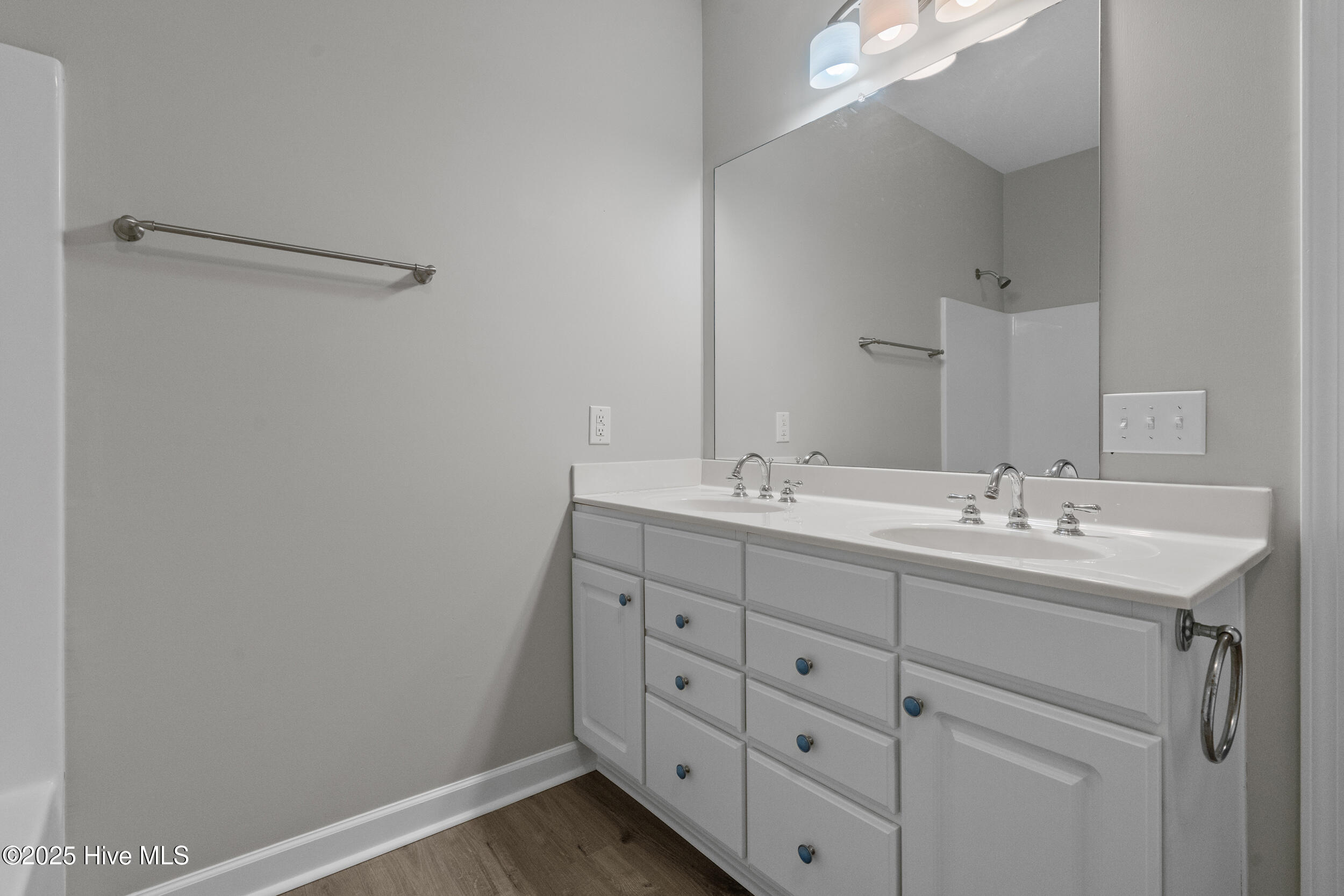 100540040 | Photo 42