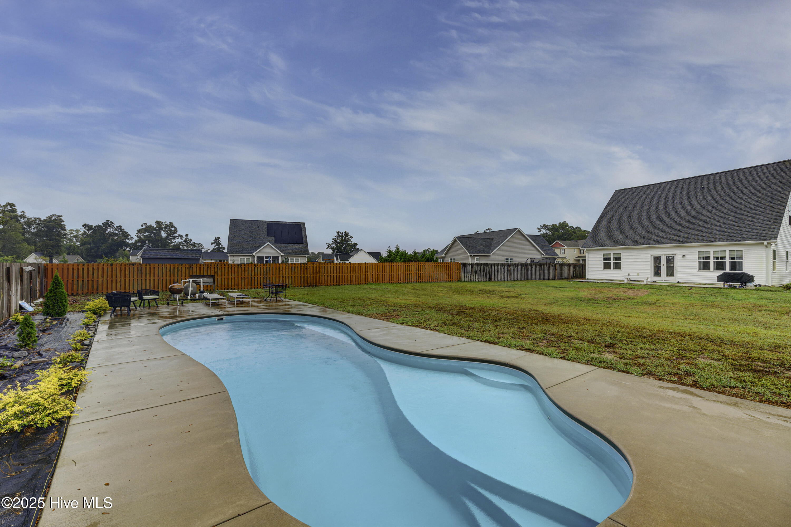 100534229 | Photo 44