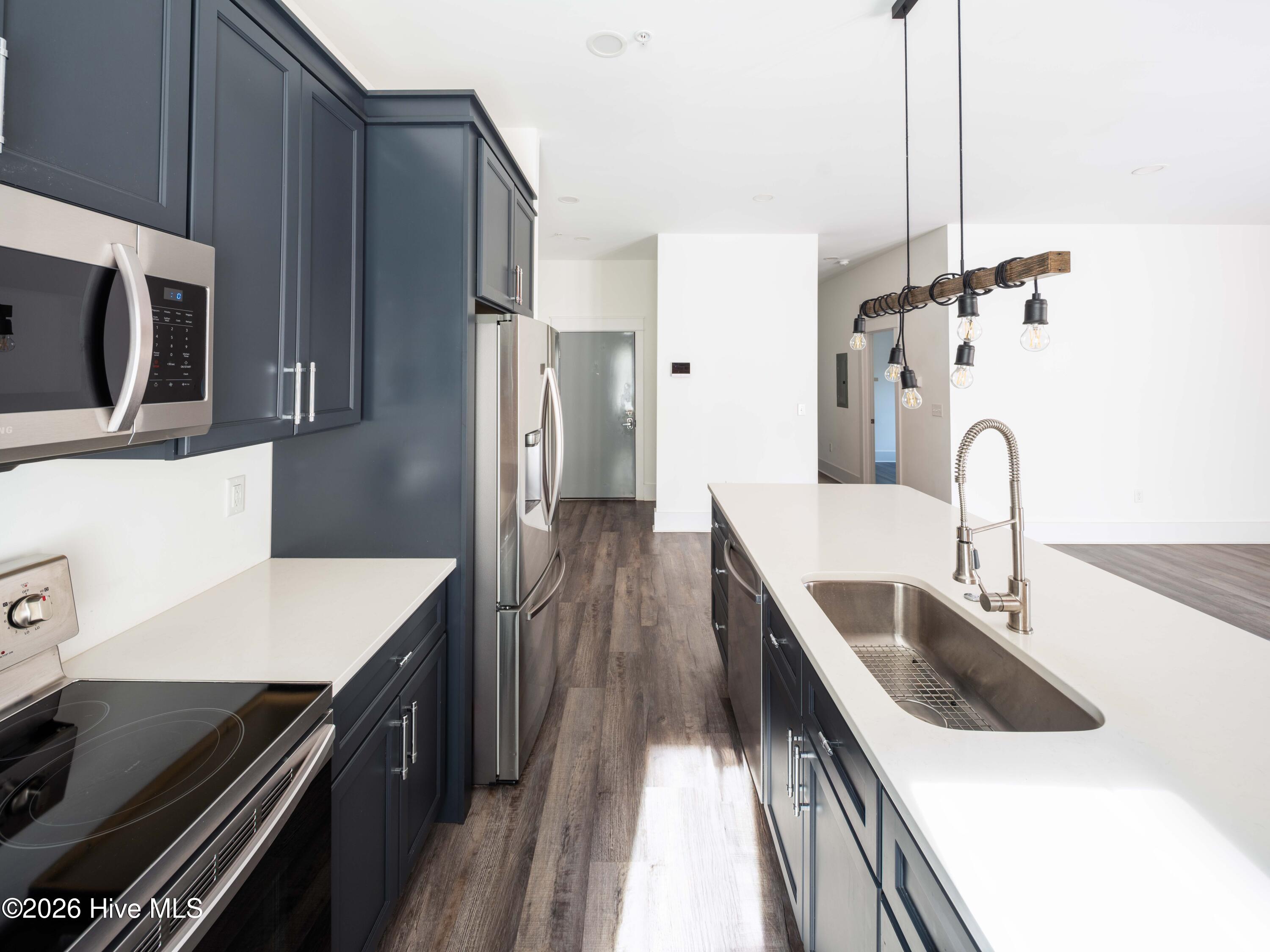 100549852 | Photo 23