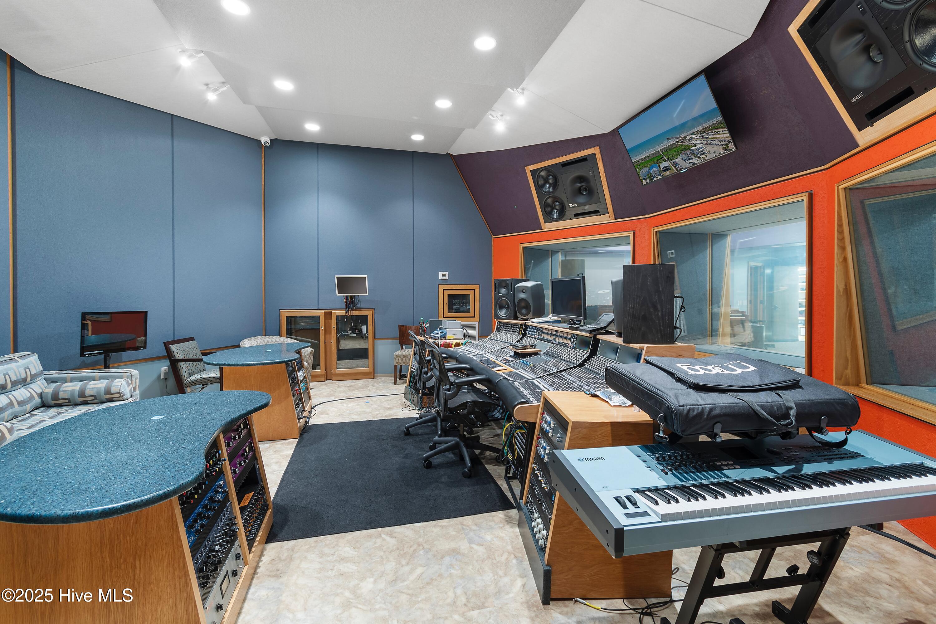 100491717 | Photo 47