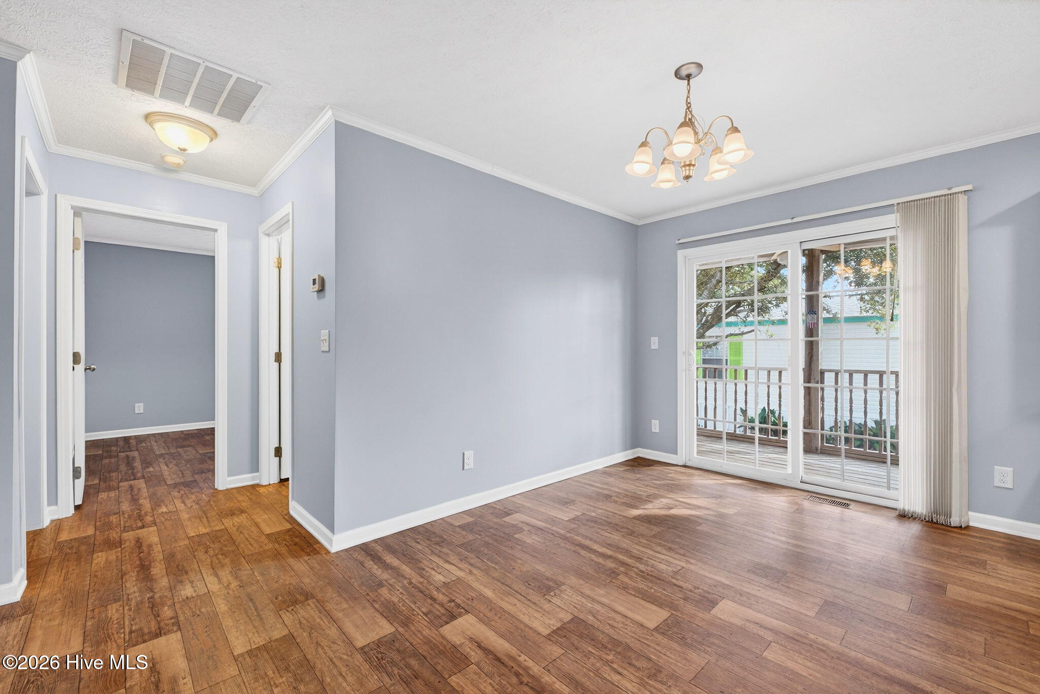 100557070 | Photo 14