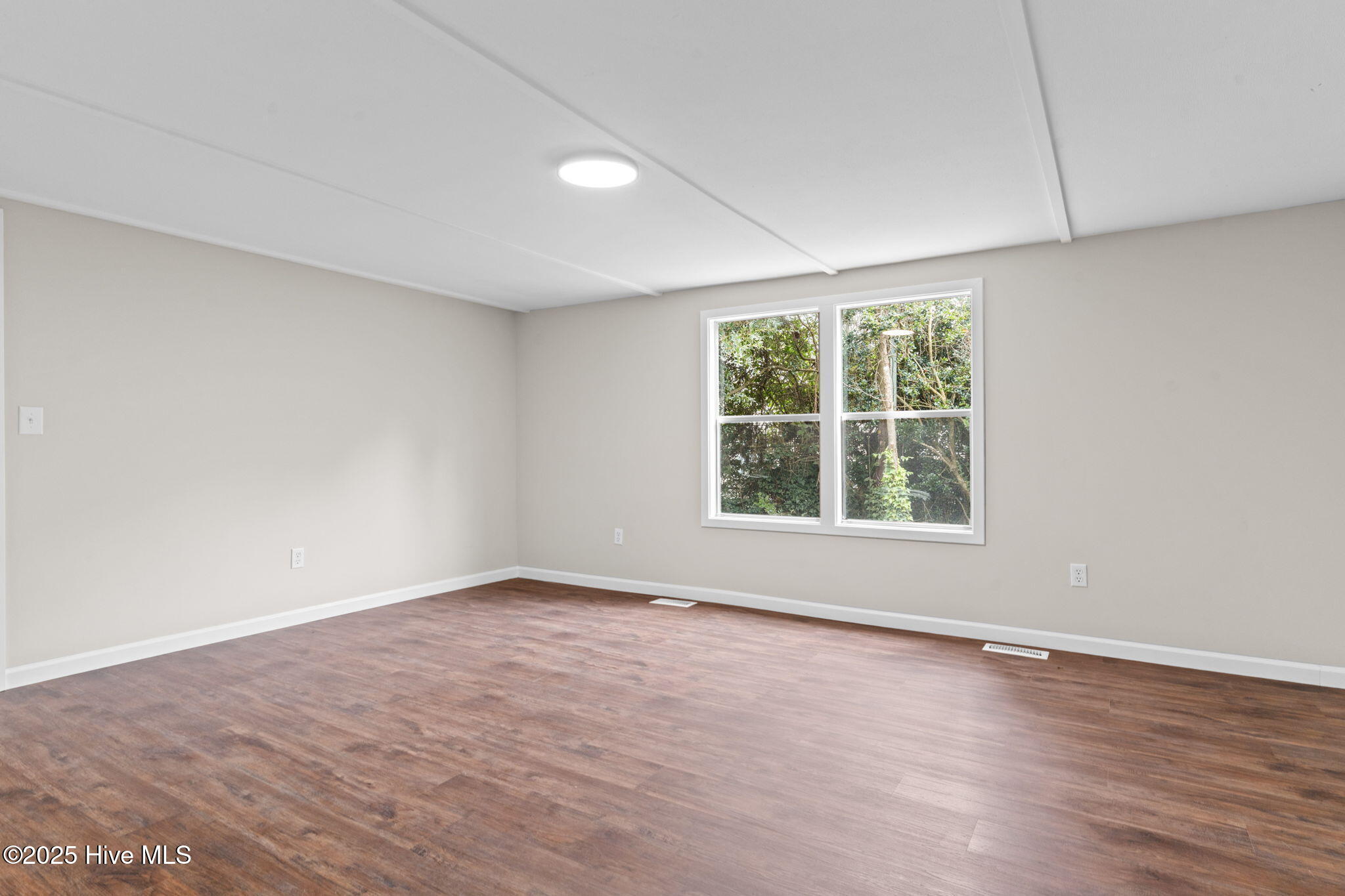 100514432 | Photo 23